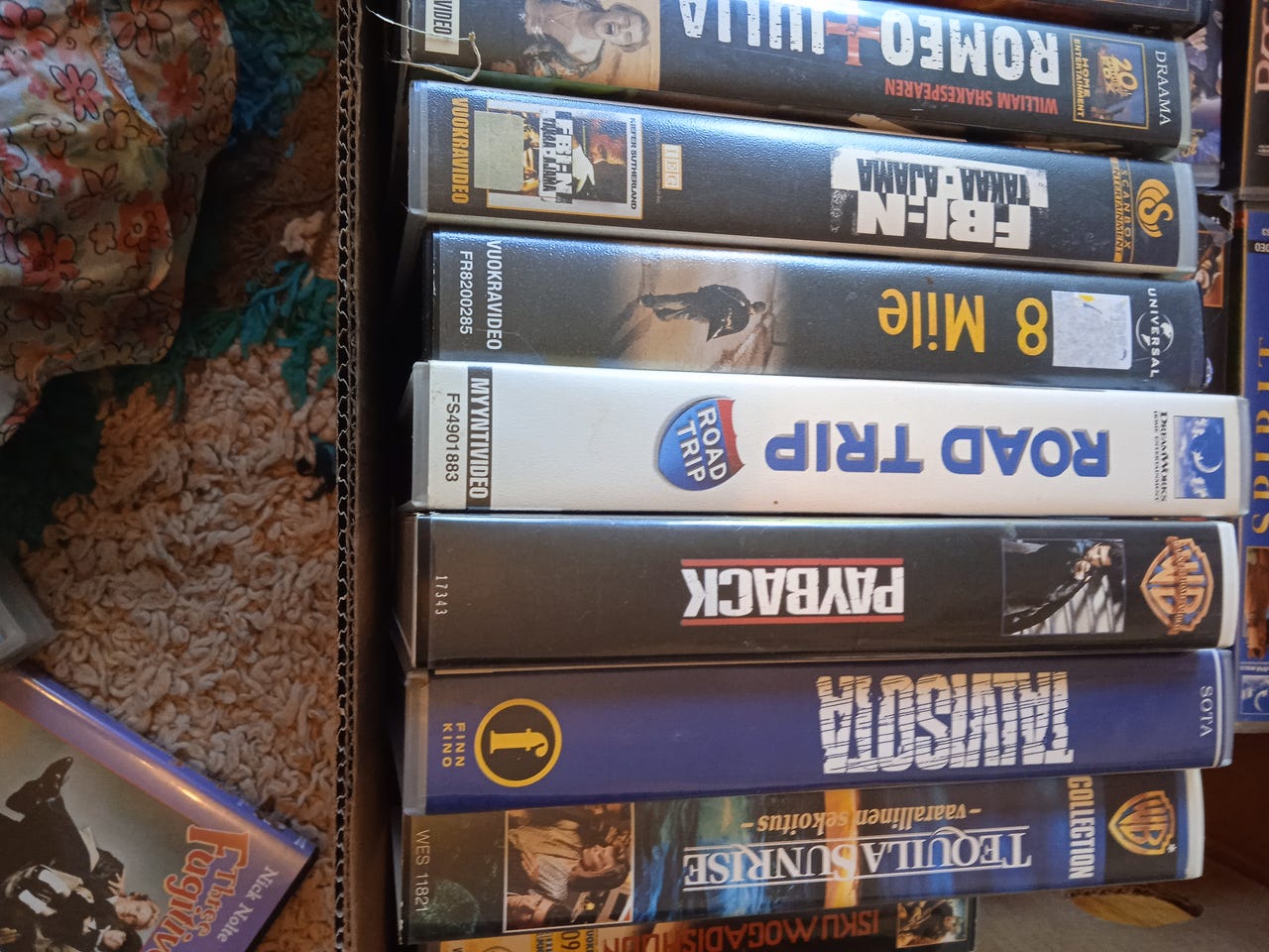 Sekalainen VHS-elokuvapaketti