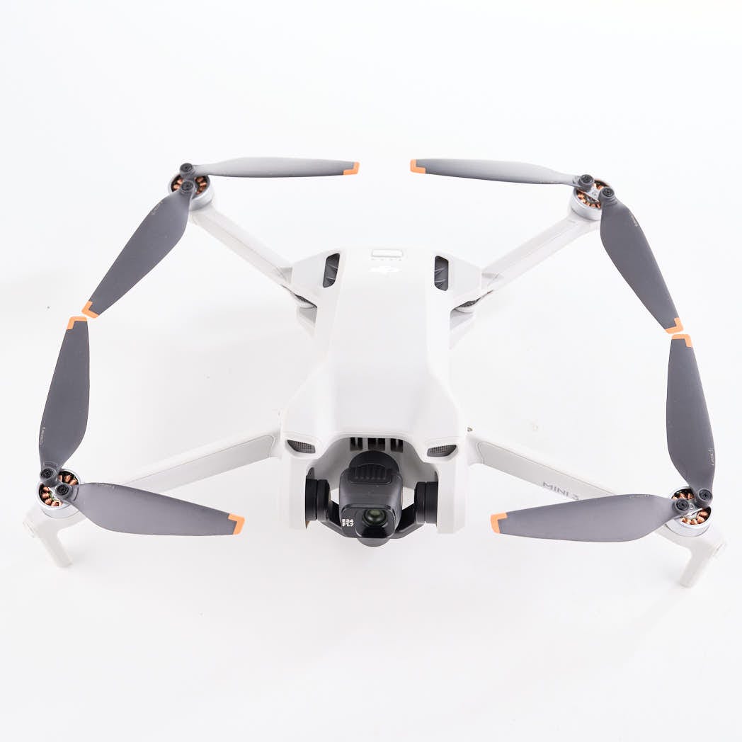 DJI Mini 3 Fly More Combo + RC Remote -drone (käytetty)