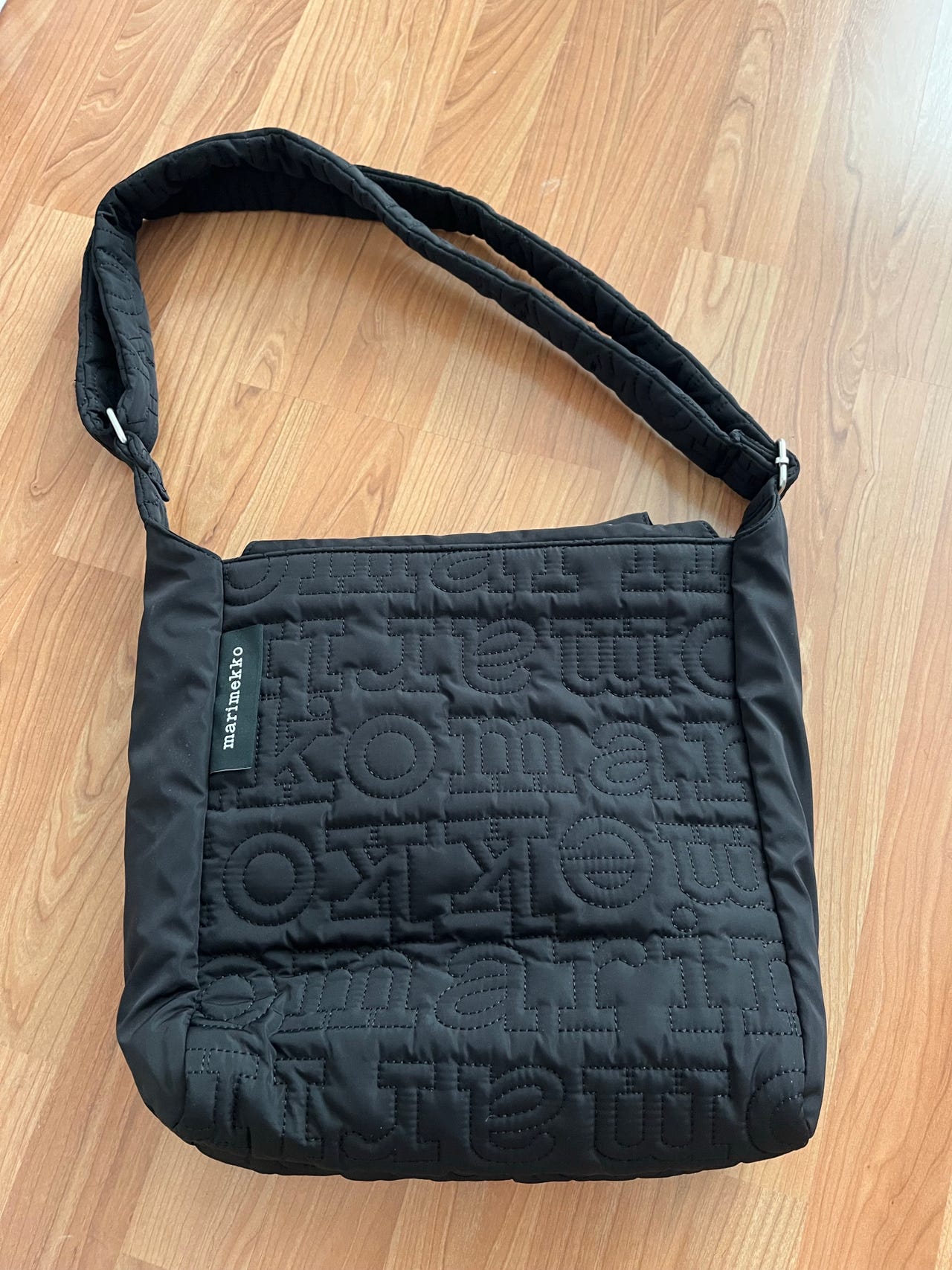 Marimekko Joy crossbody M (musta)