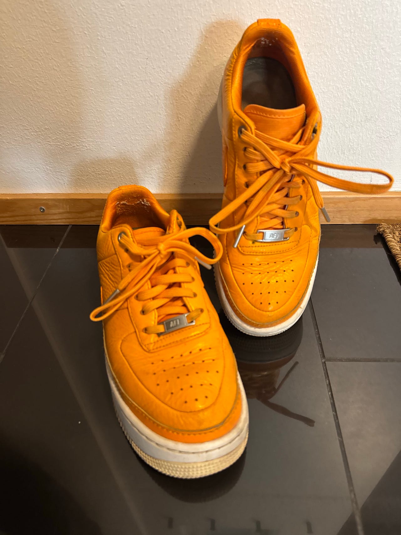 Nike Air Force 1 tennarit koko 40, oranssi