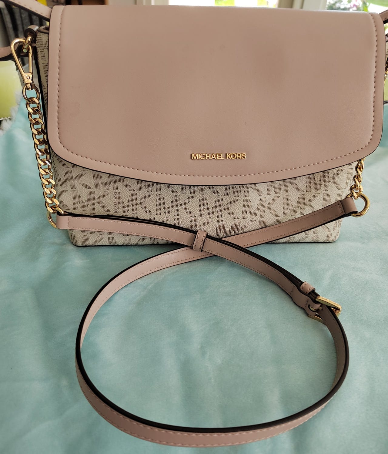 Michael Kors olkalaukku