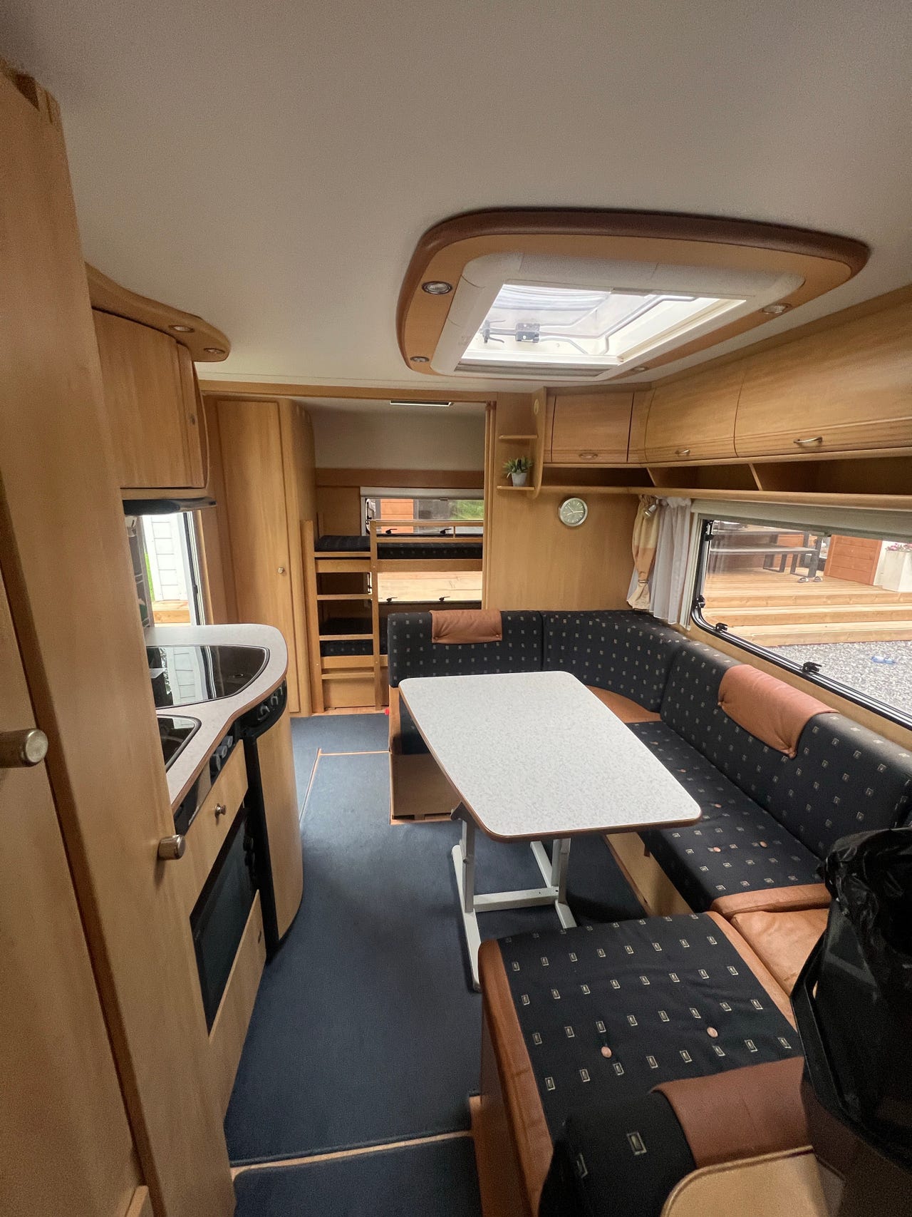 Vuokrataan: Dethleffs Camper 560