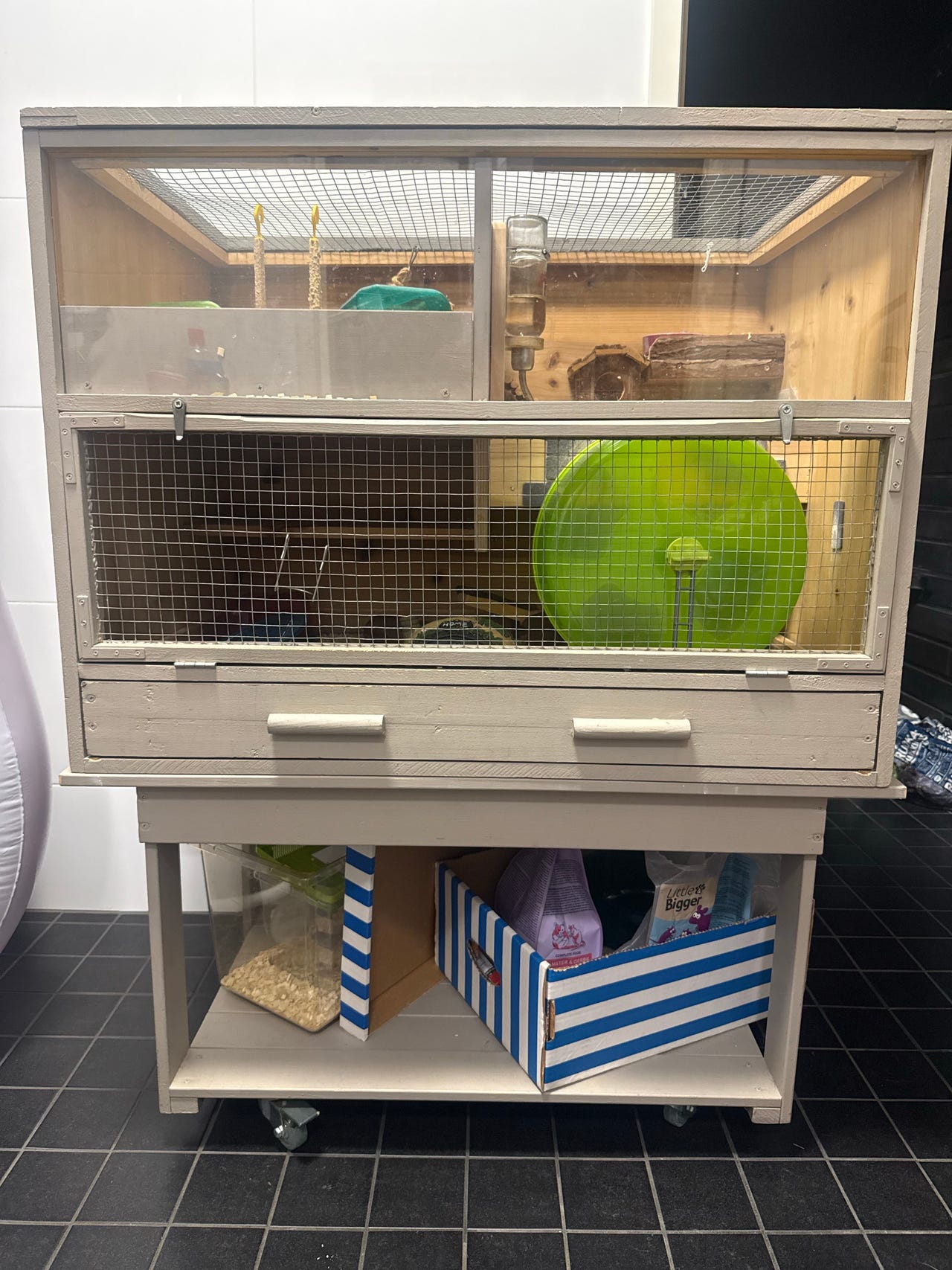 Hamsterin häkki ja tarvikkeet