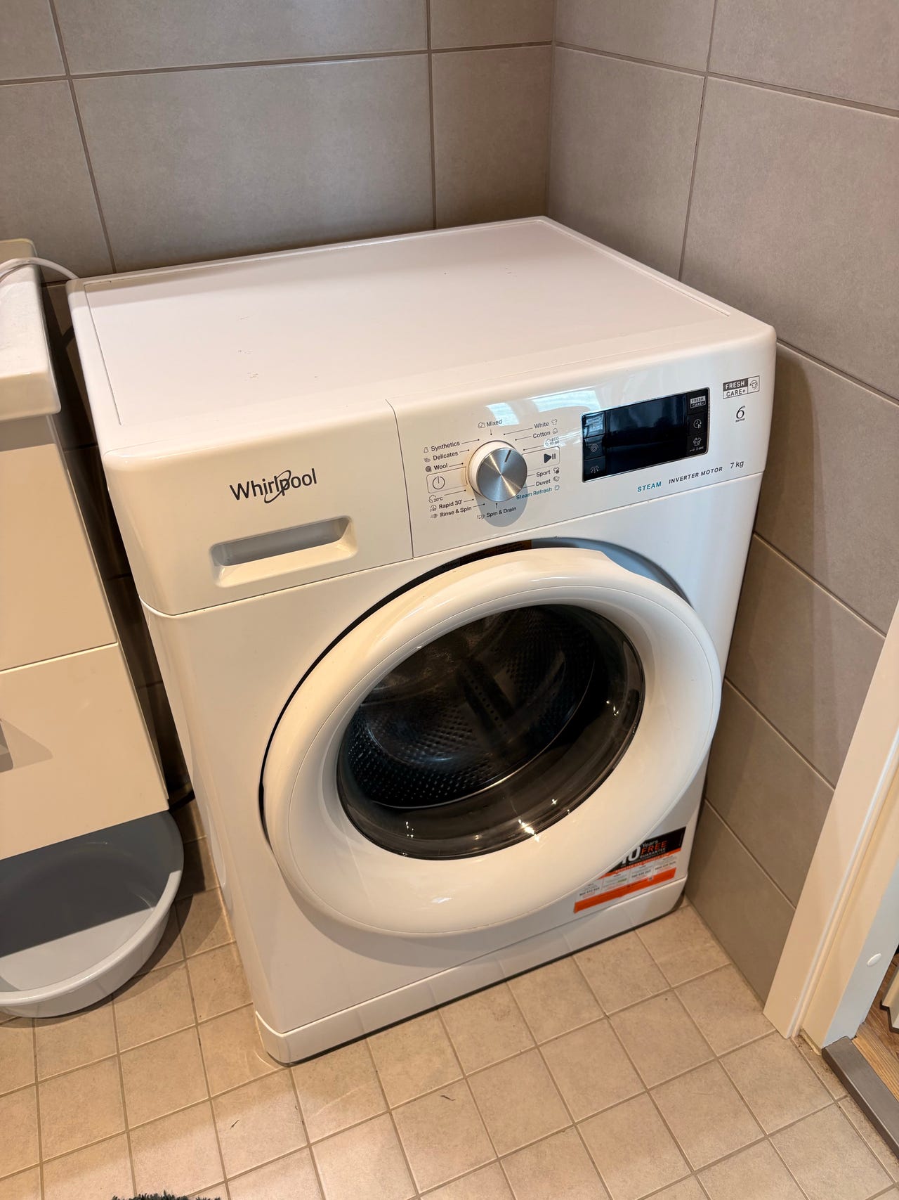 Whirlpool 7KG FFB 7438 W EE edestä täytettävä pesukone valkoinen
