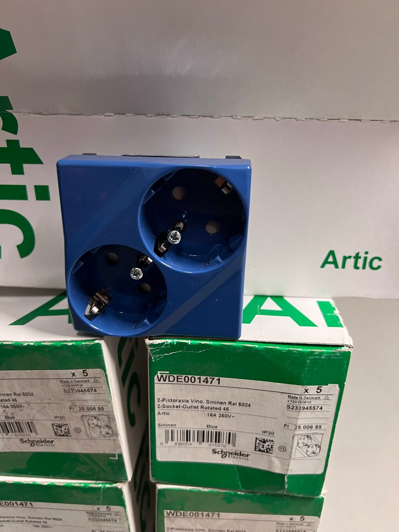 Schneider Electric Artic -pistorasiat, 44 kpl