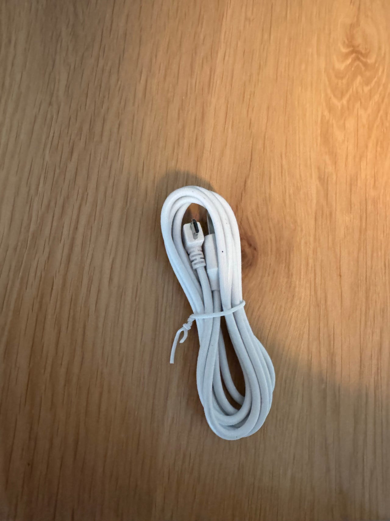 Erilaisia usb johtoja