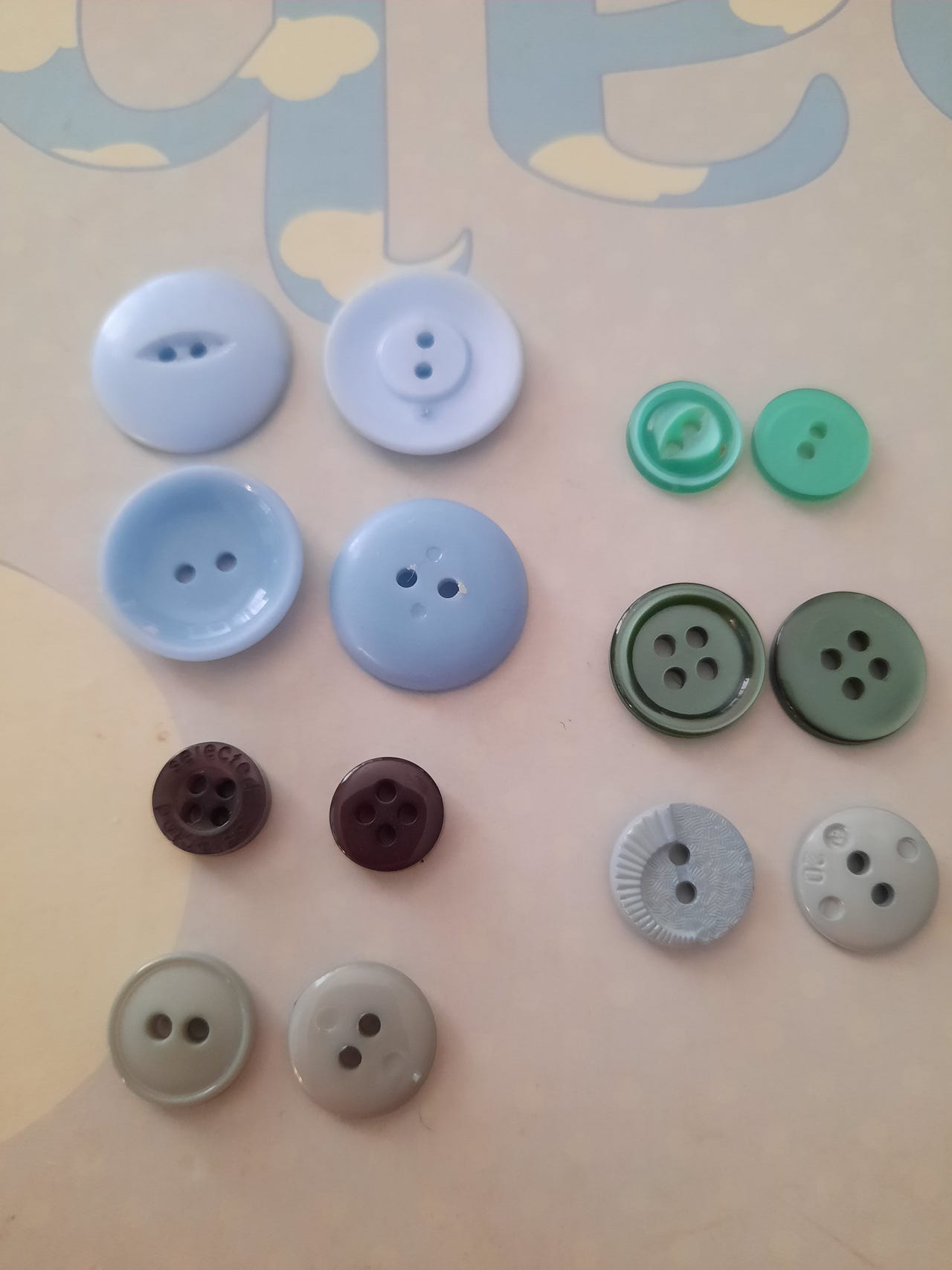 Iso erä nappeja (94kpl)