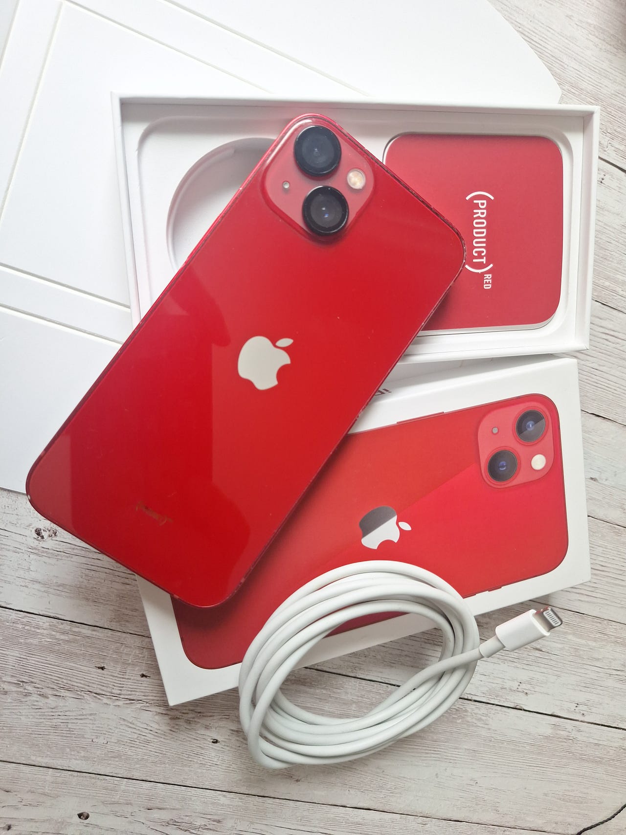 Apple iPhone 13 / 128 GB punainen