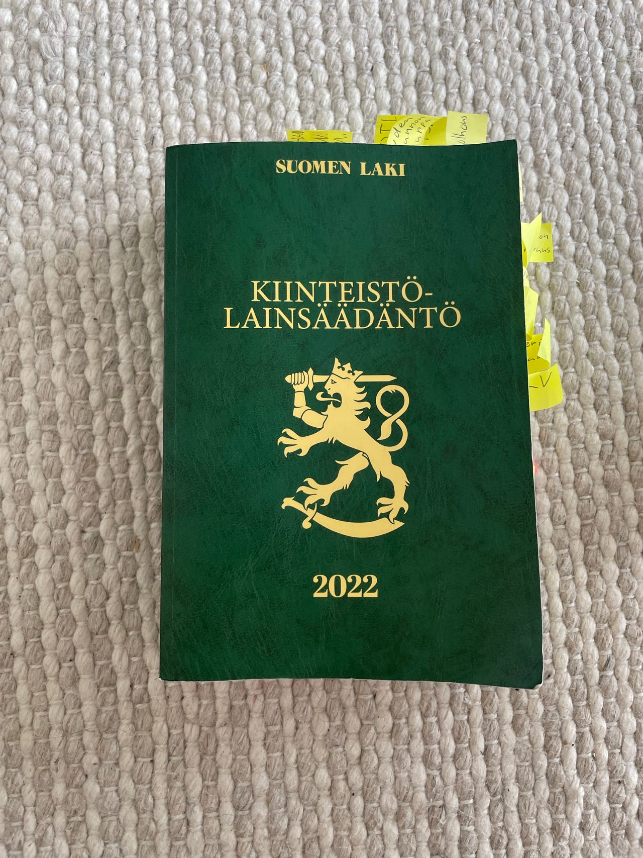 Suomen laki Kiinteistölainsäädäntö 2022 oikeustieteen oppikirja
