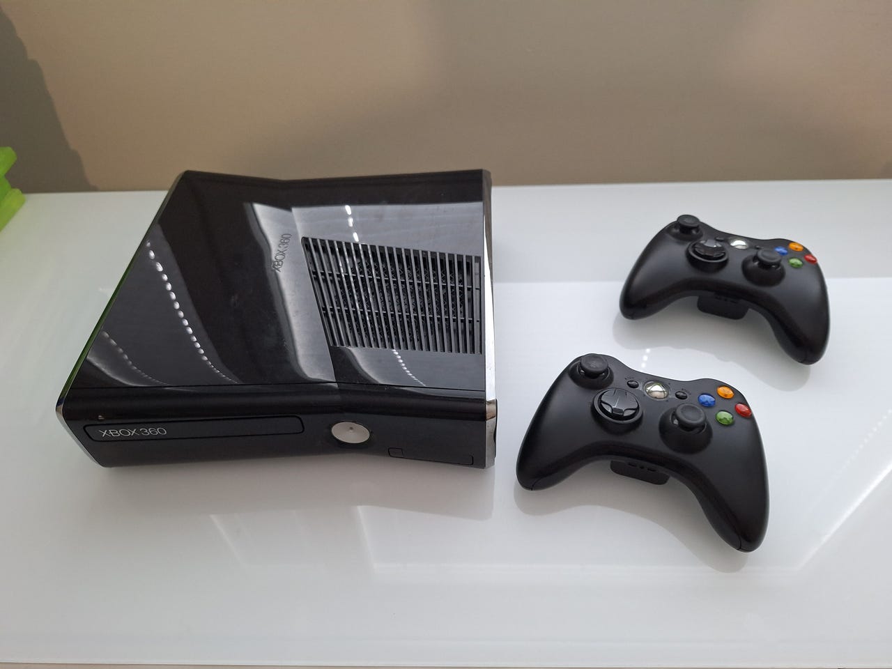 Xbox 360 paketti + pelit