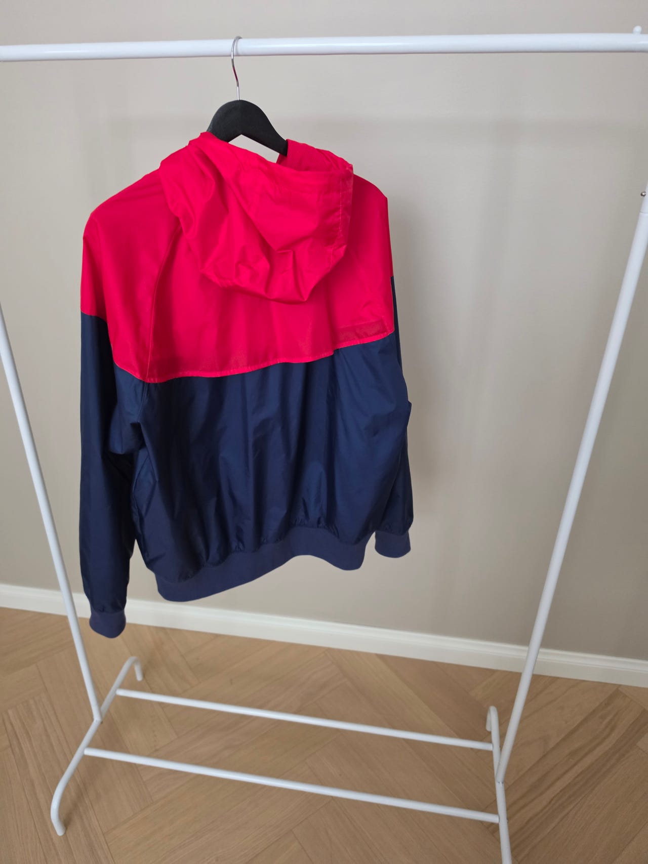 Nike tuulitakki L punasininen
