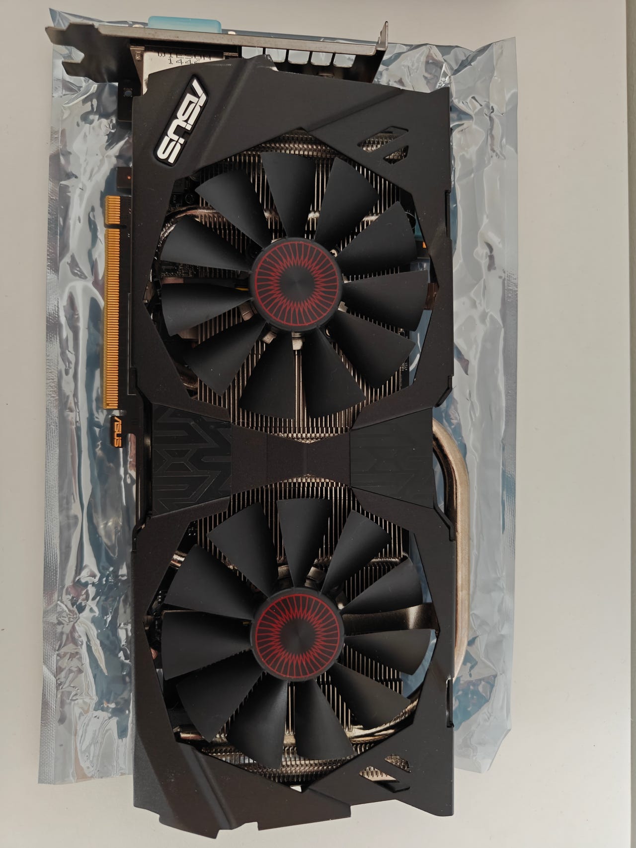 Asus GTX 970 4Gb näytönohjain
