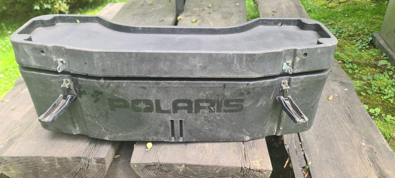 Polaris takaboksi mönkijään