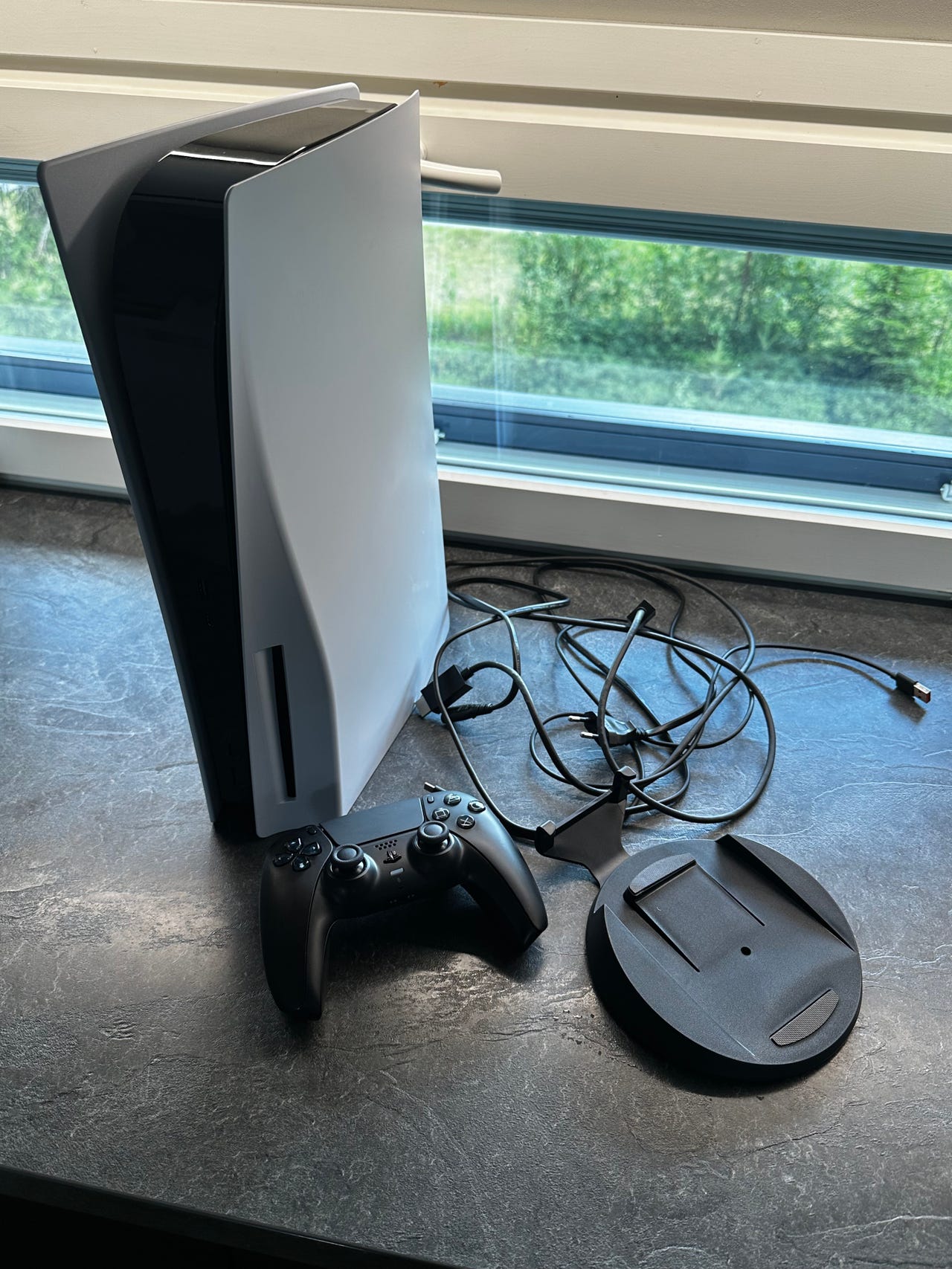 PS 5 pelikonsoli levyasemalla