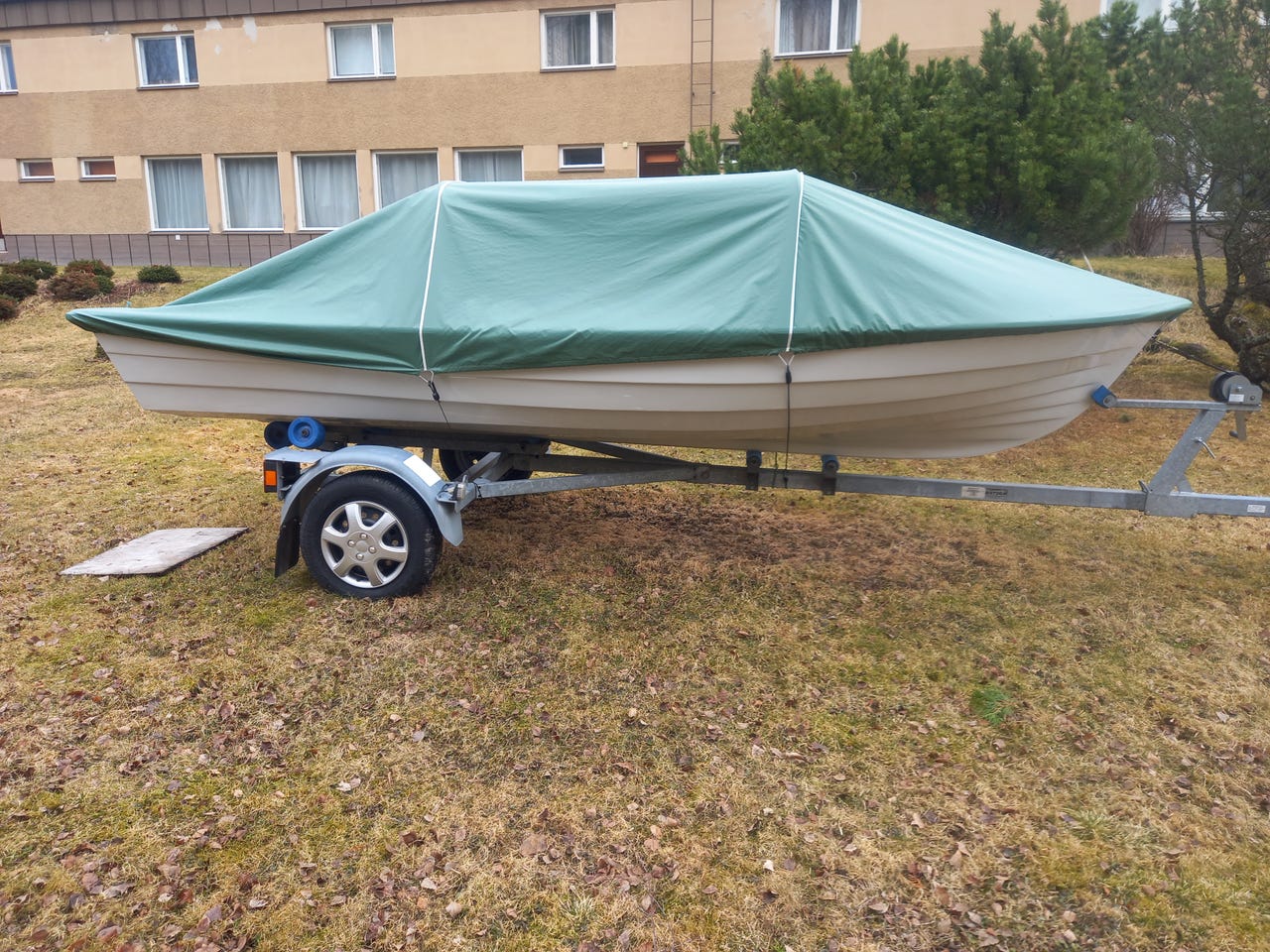 Suvi Kala-Kaveri 475 MV satamakuomu kaarilla, lähes uusi.