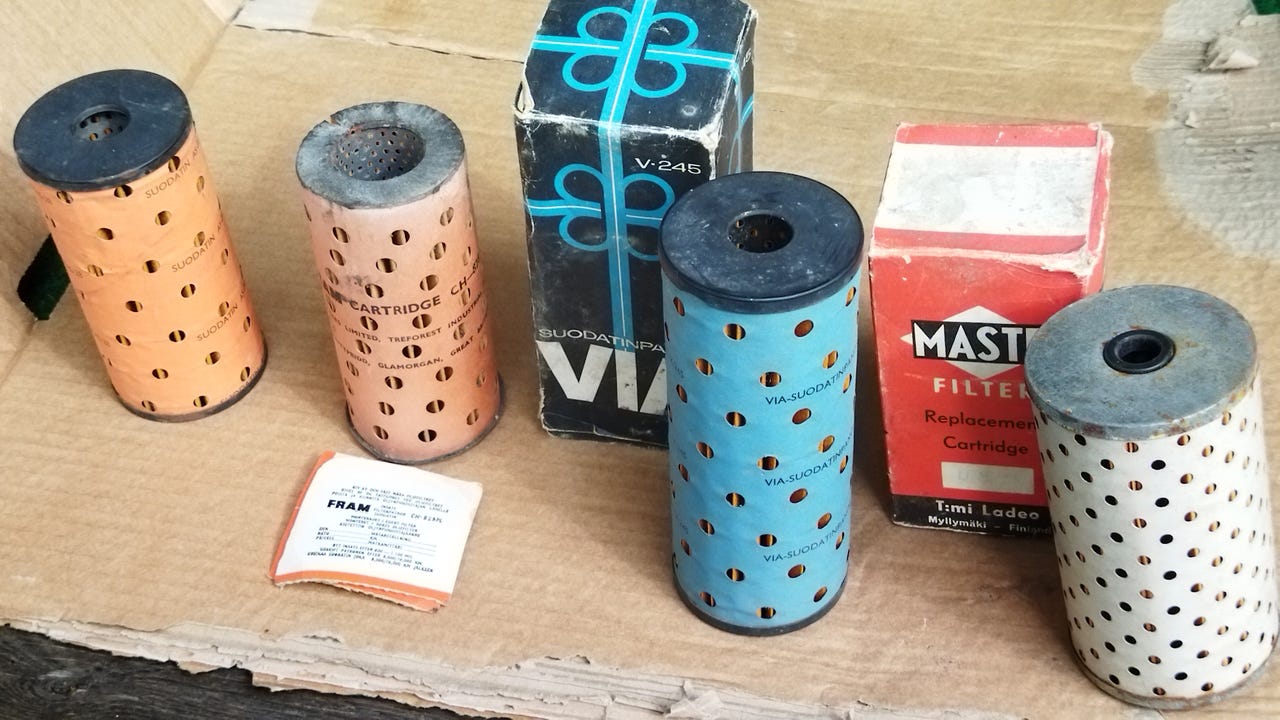 50-/60-l. Vintage öljynsuodattimet 4kpl rekvisiitaksi tms,