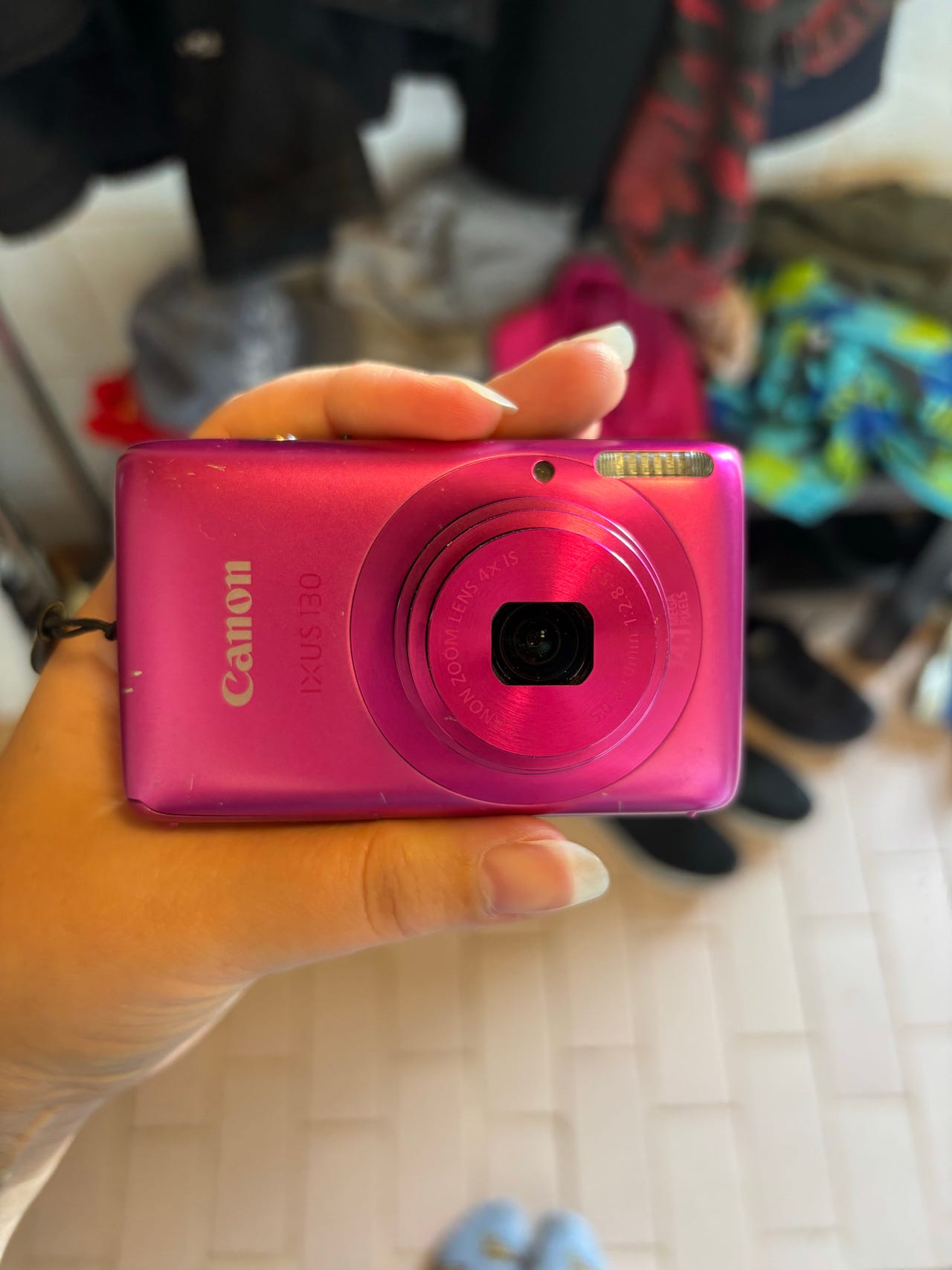 Canon IXUS 130 pinkki digikamera