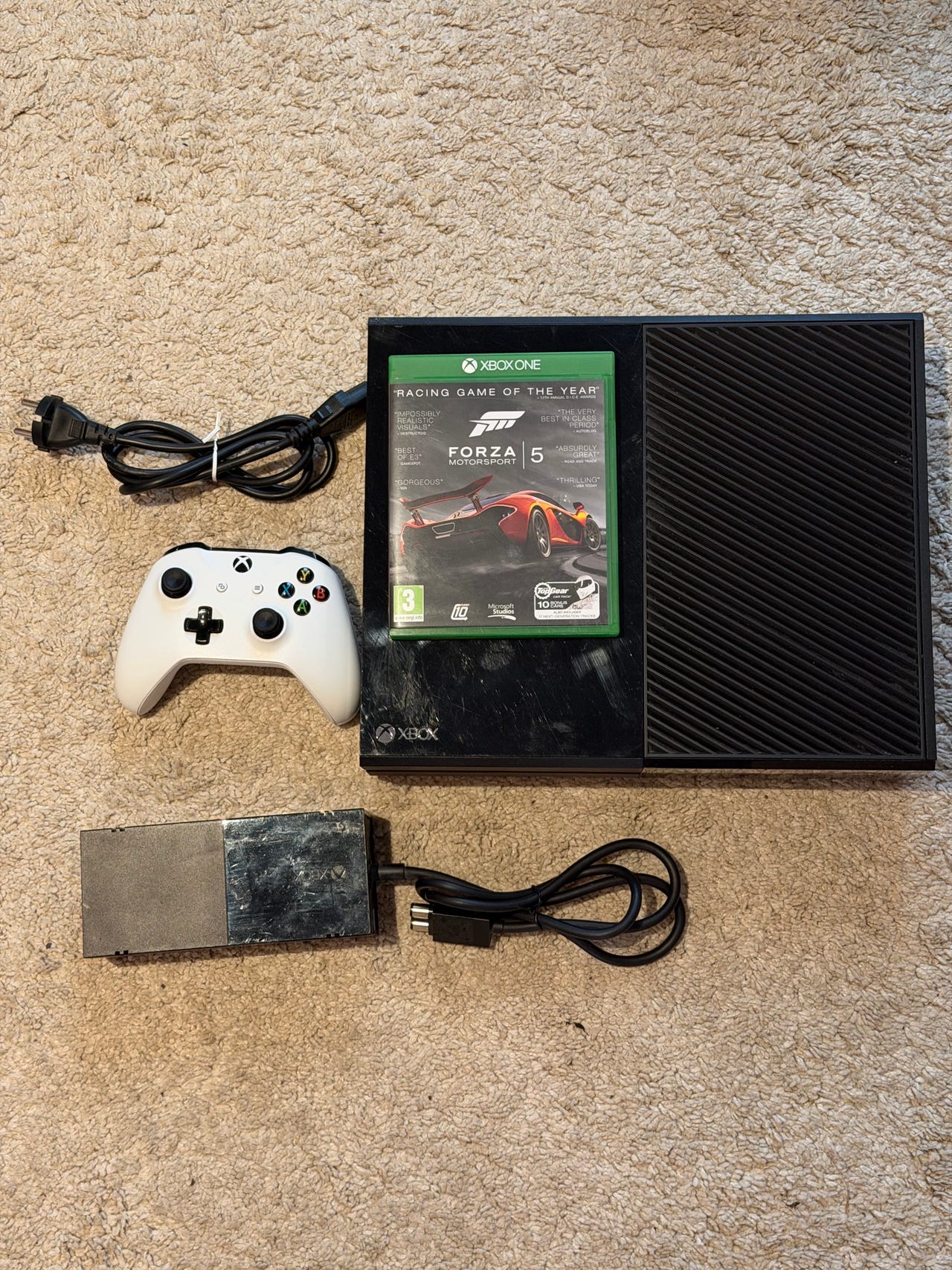Microsoft Xbox One konsoli + ohjain