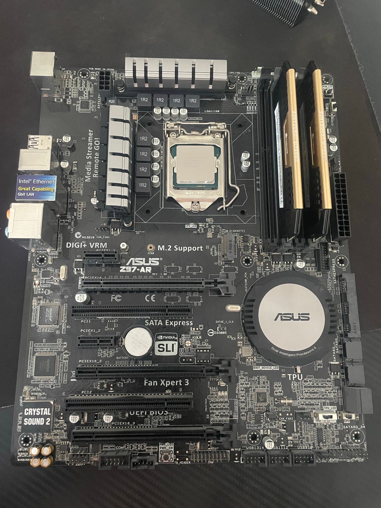 Asus Z97-AR Emolevy + Intel i7-4790K + 2x16GB 2400MHz Corsair