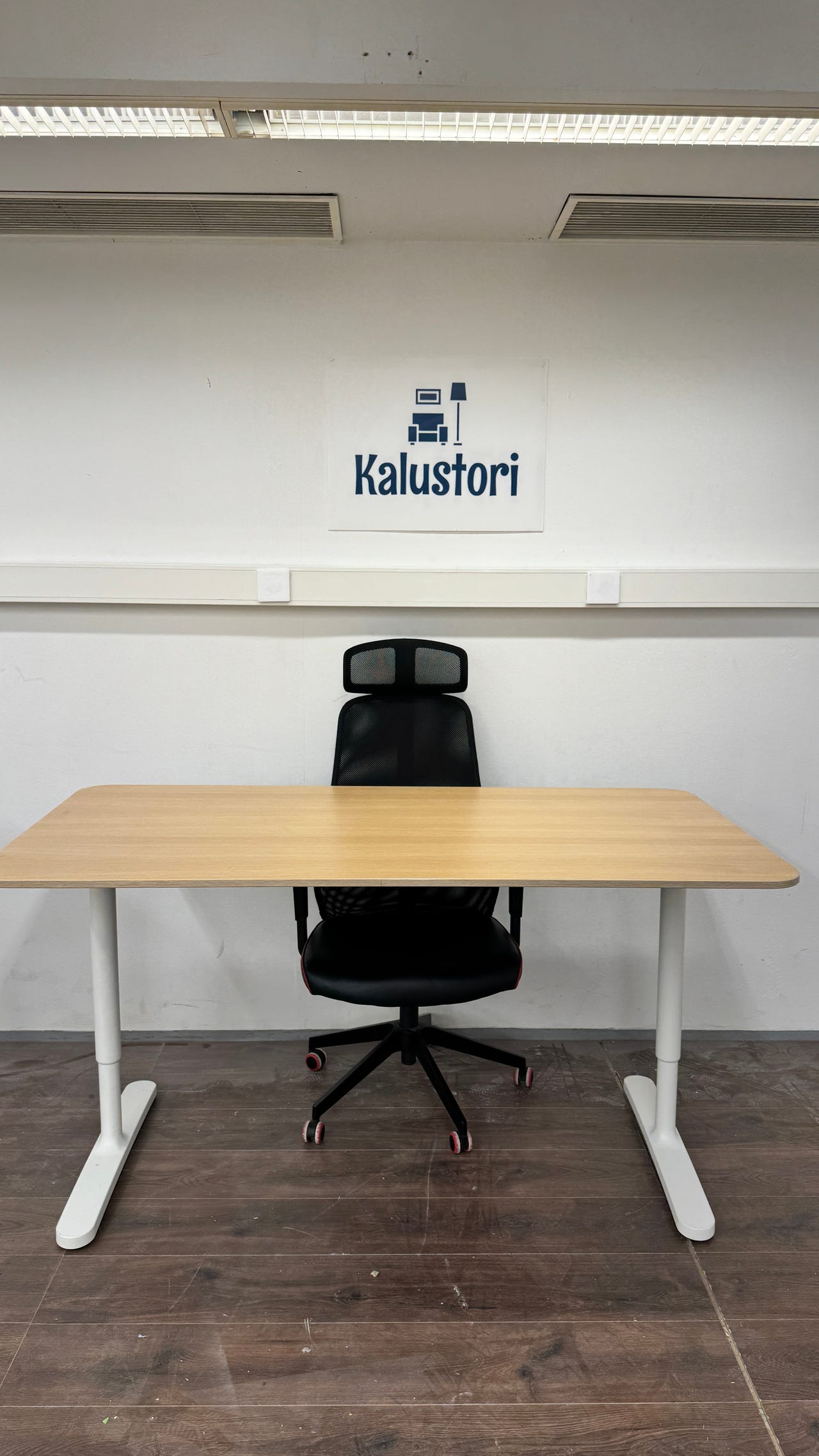 Ikea Bekant Työpöytä ja Ikea MATCHSPEL Gaming chair, Bomstad blac