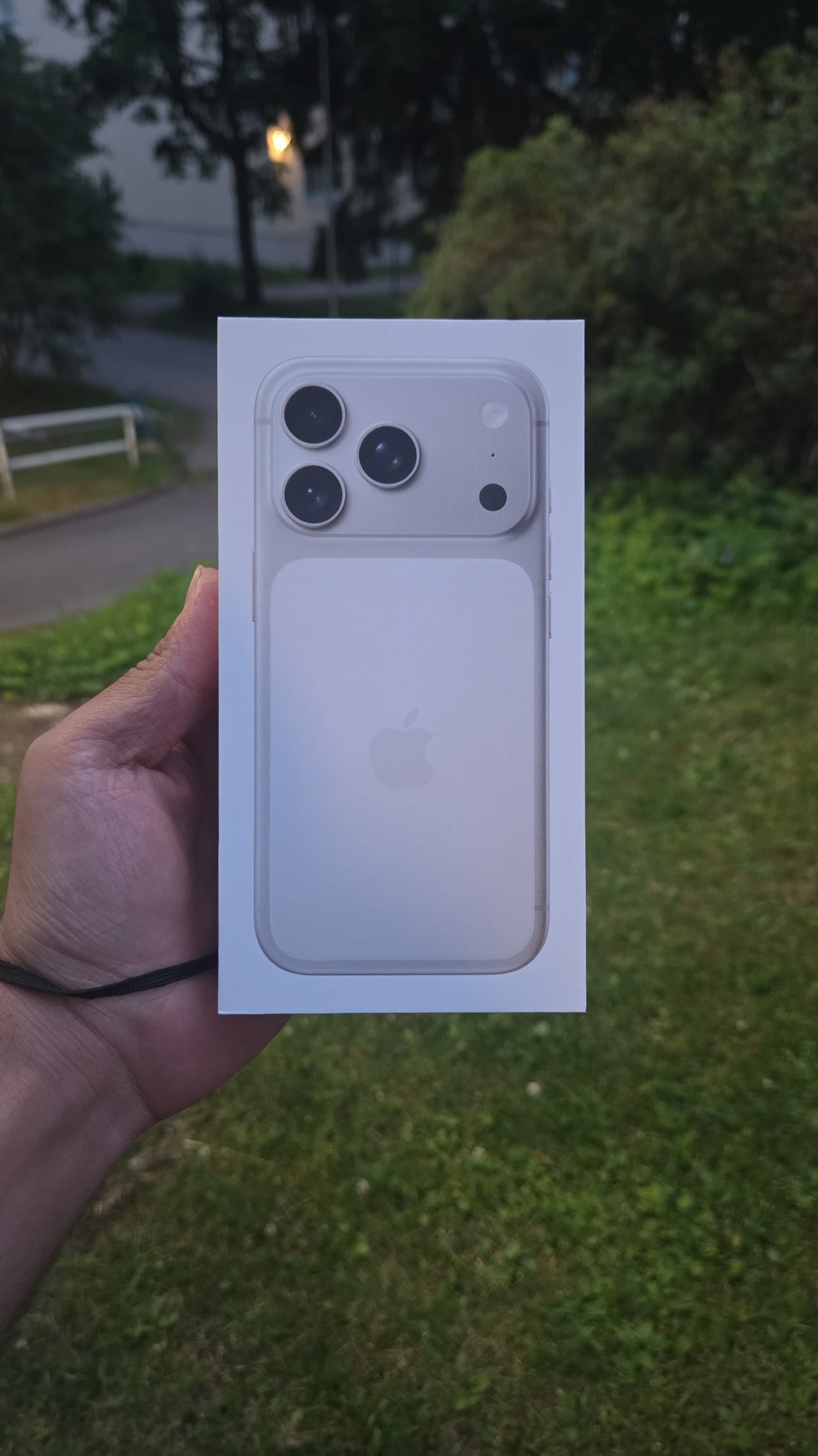 iPhone 17 Pro 256 GB + Takuu 24kk