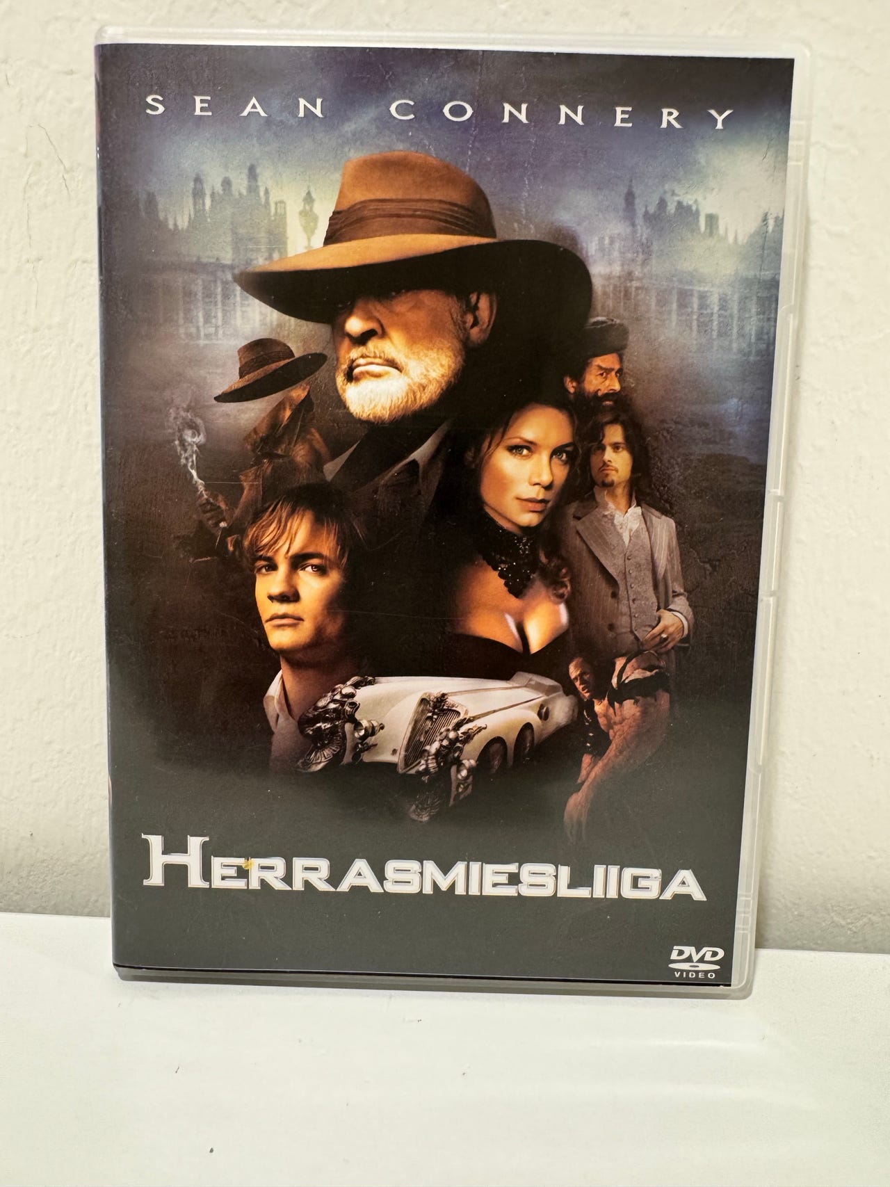 Herrasmiesliiga DVD-elokuva