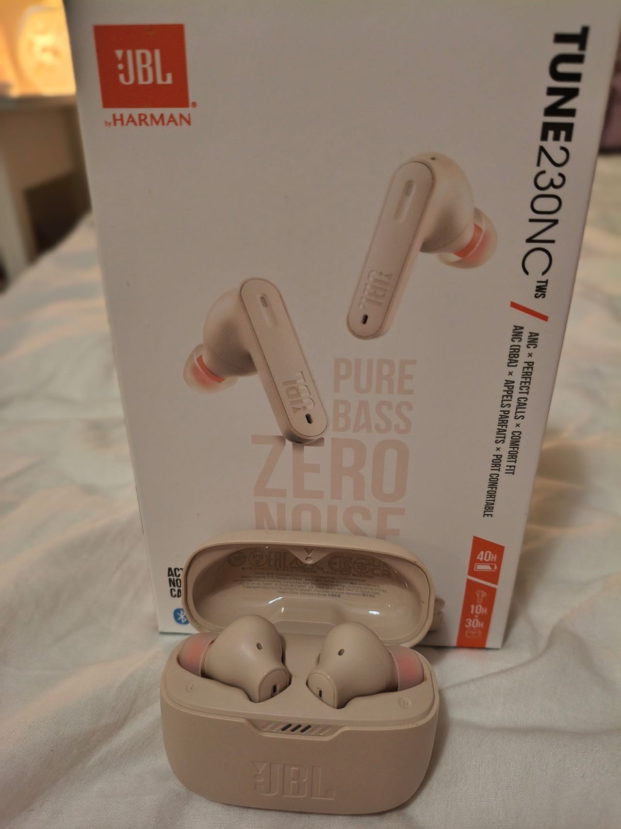 JBL Tune 230NC TWS nappikuulokkeet beige