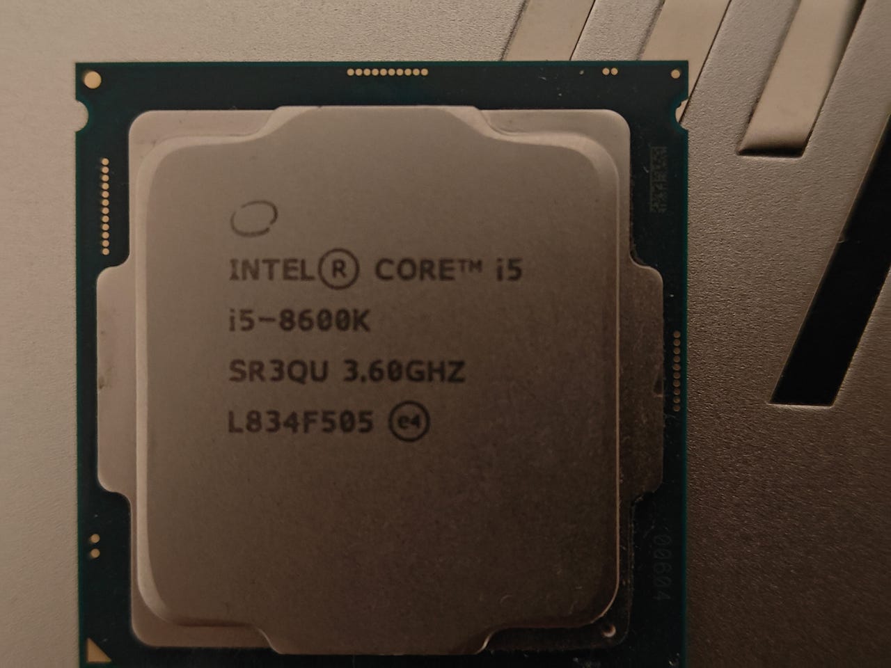 Prosessori: Intel Core i5-8600K.L834F505e4