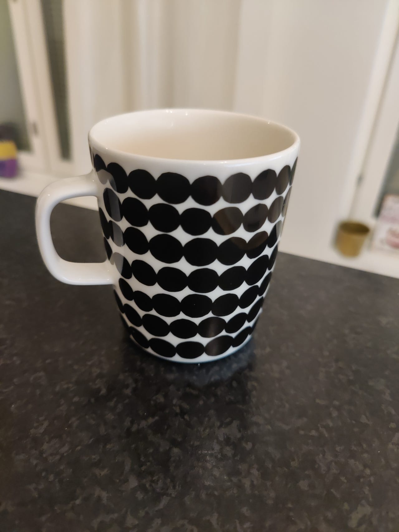 Iittala muki mustavalkoinen kuviollinen