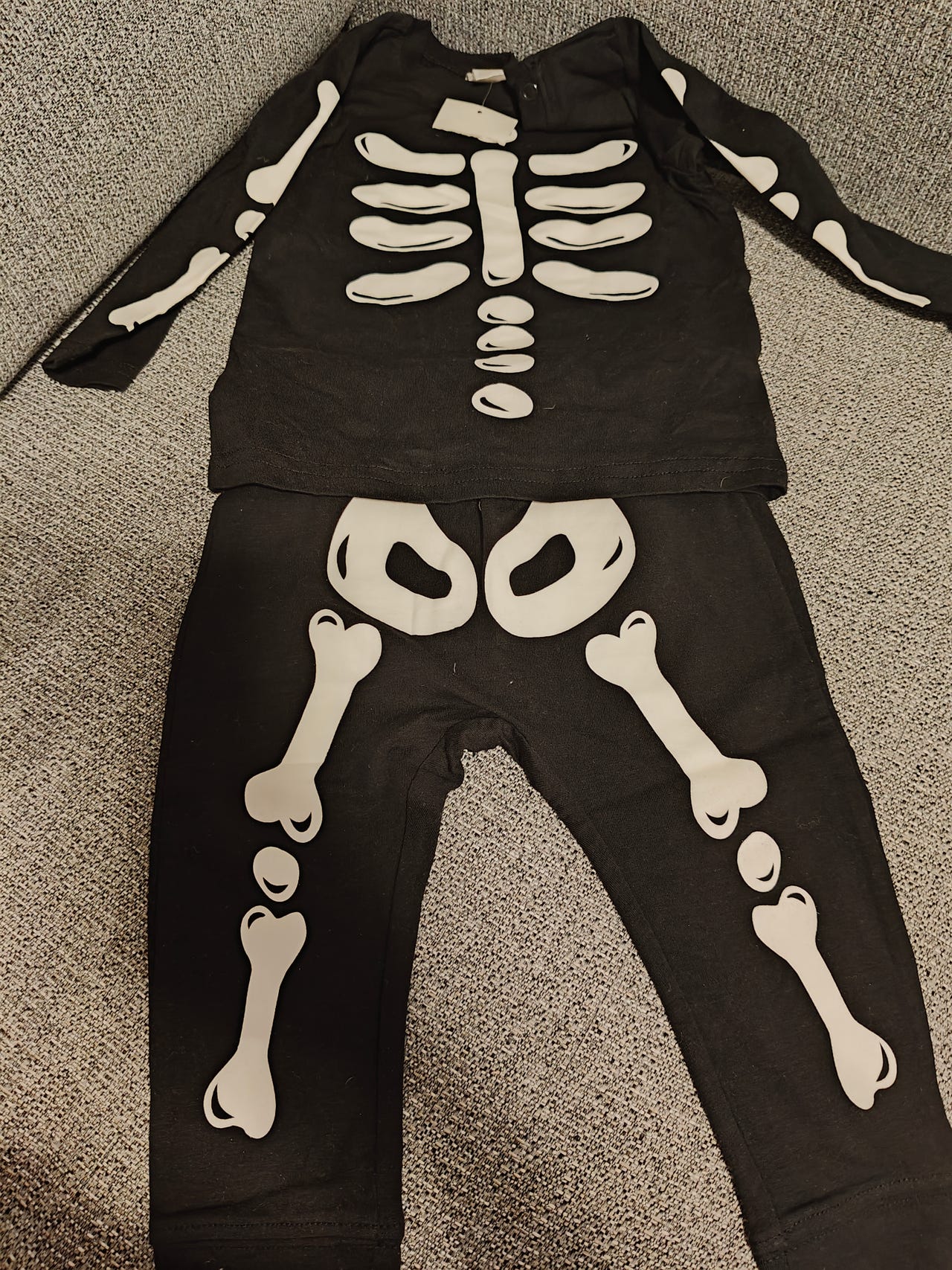 Puuvillainen pusero ja legginssit