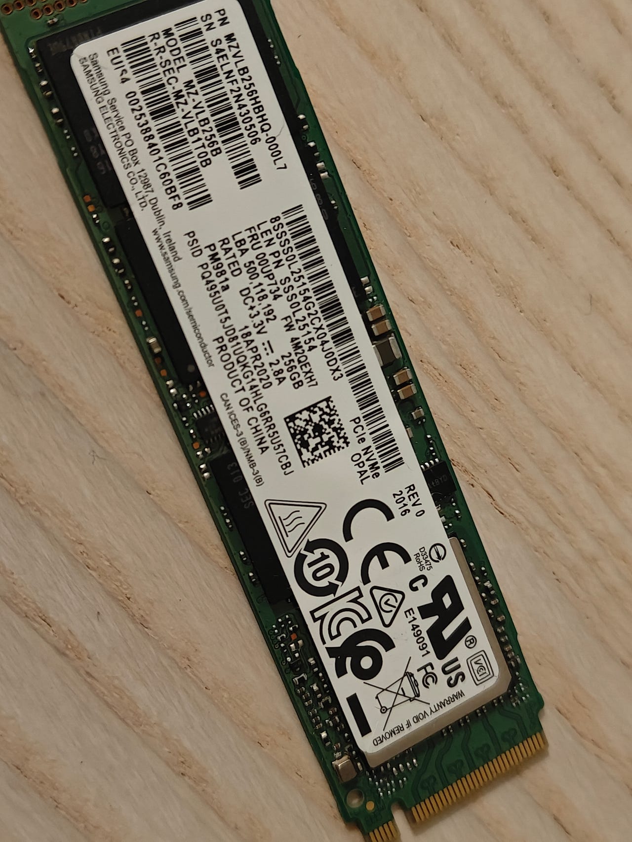Samsung PM981a M.2 NVMe SSD -kiintolevy