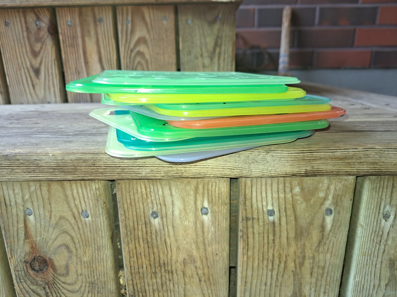 Myydään Tupperware piirrustuslevyt