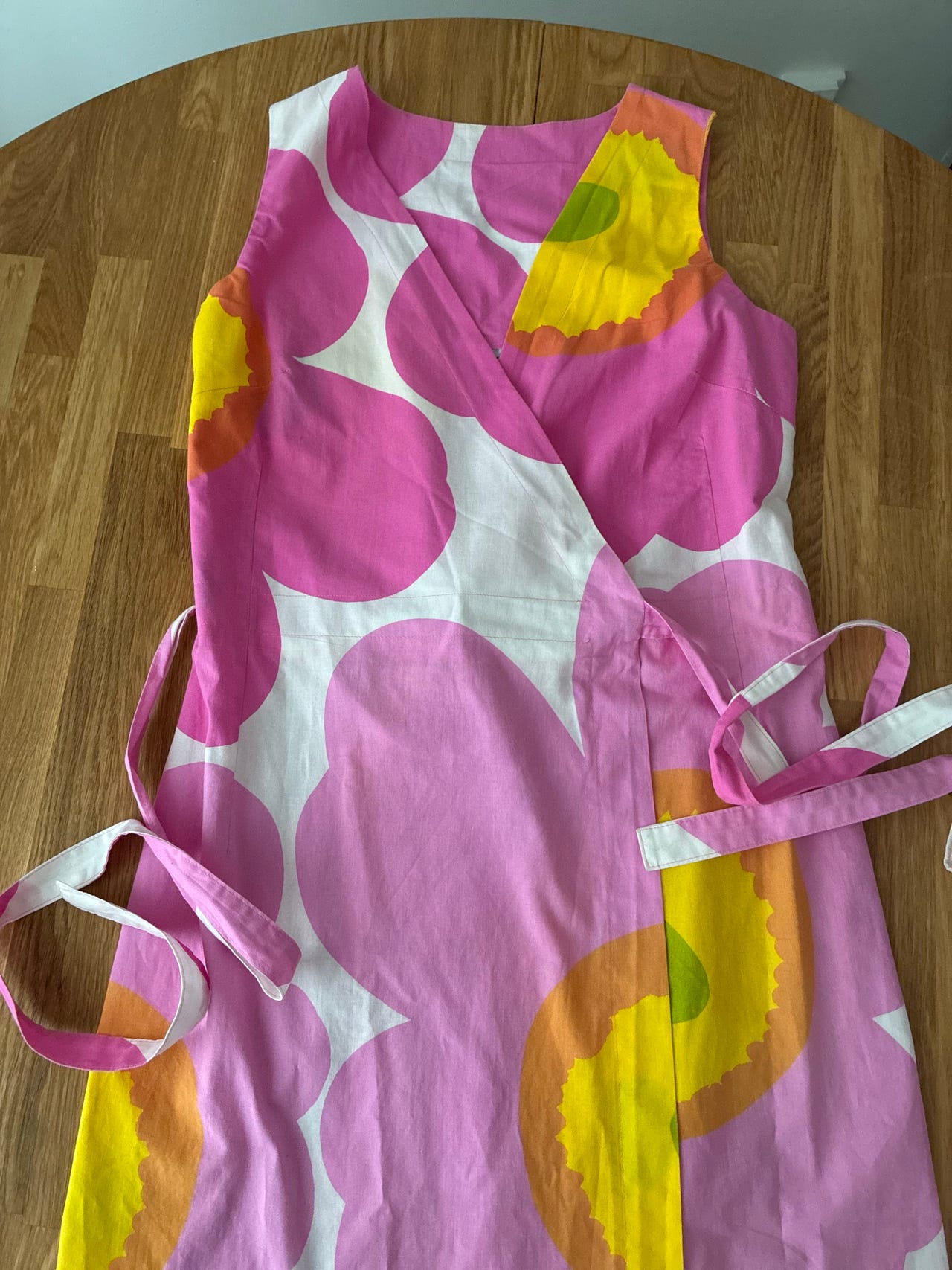 Marimekon raikas kietaisumekko S