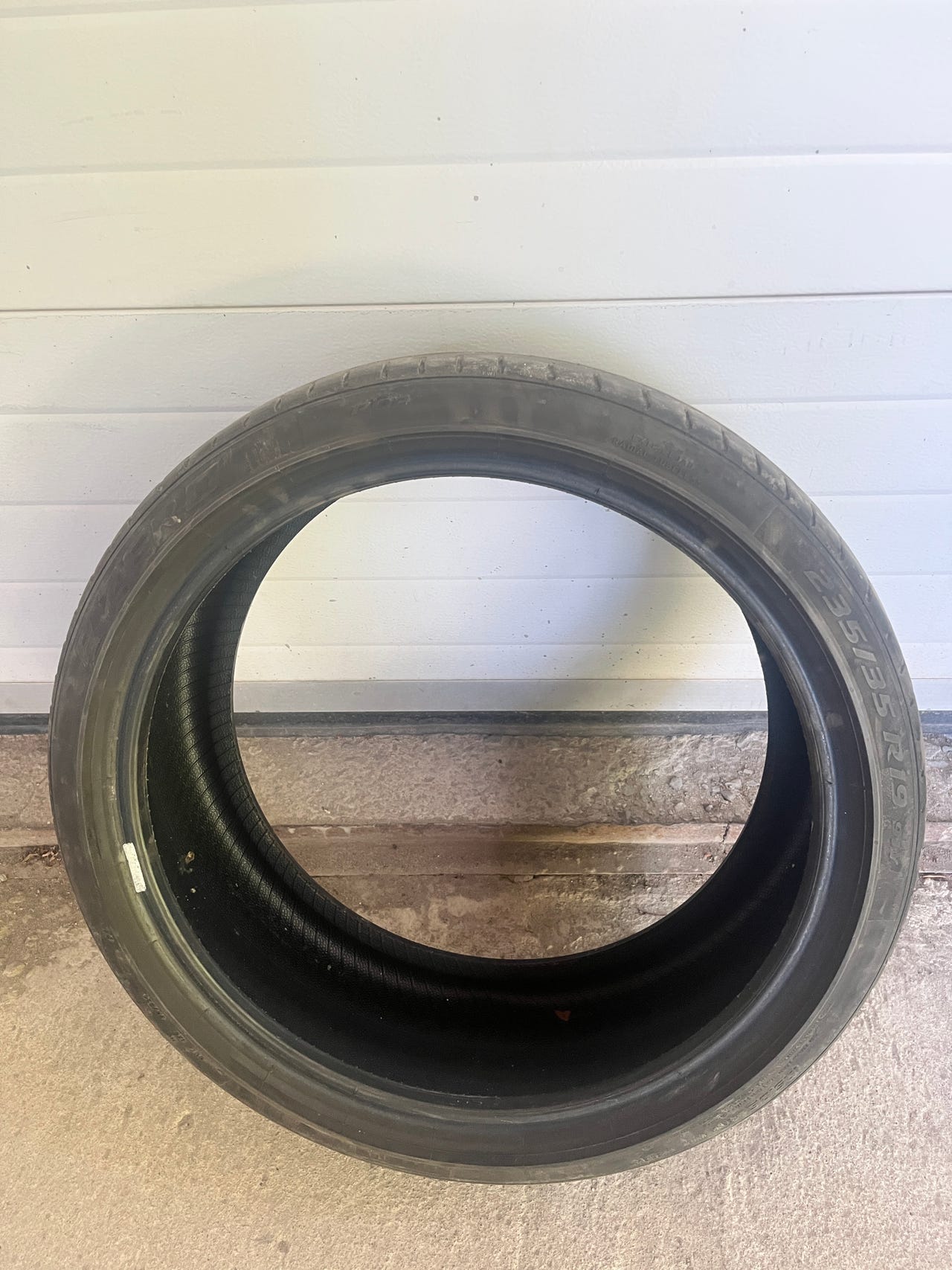 235/35R19 Pirelli P Zero