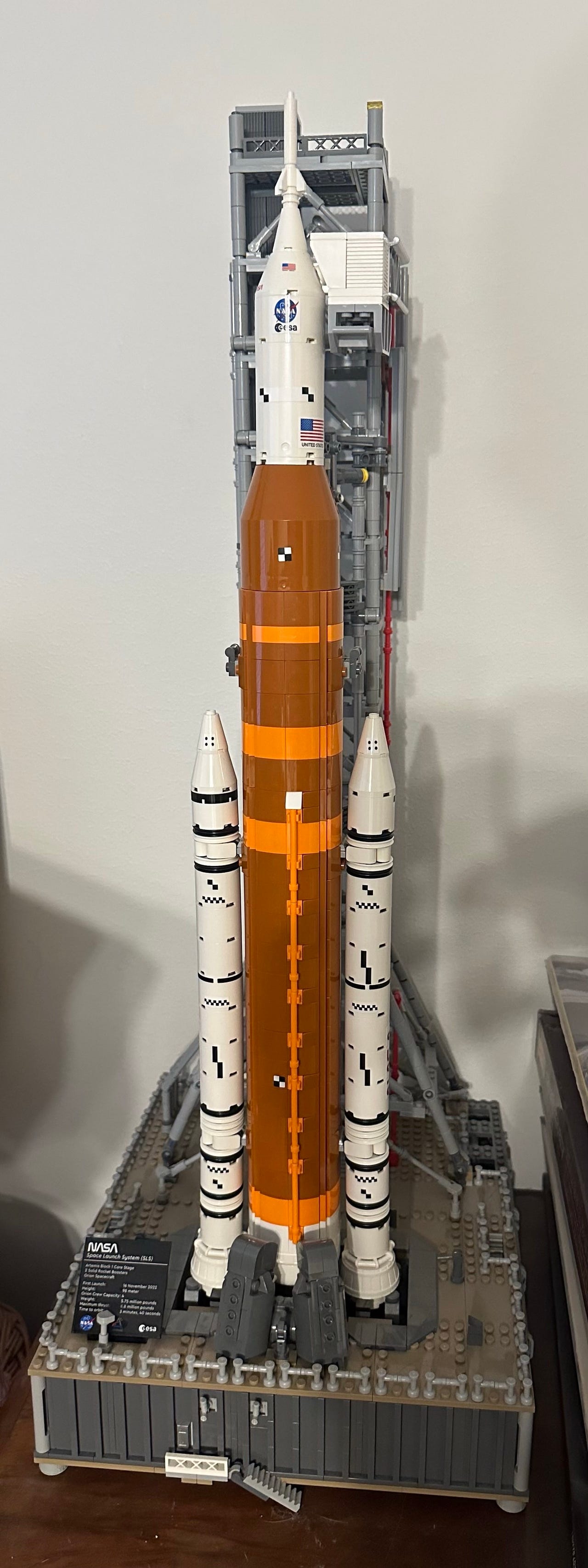 LEGO Icons NASA Artemis SLS - Space Launch System raketti