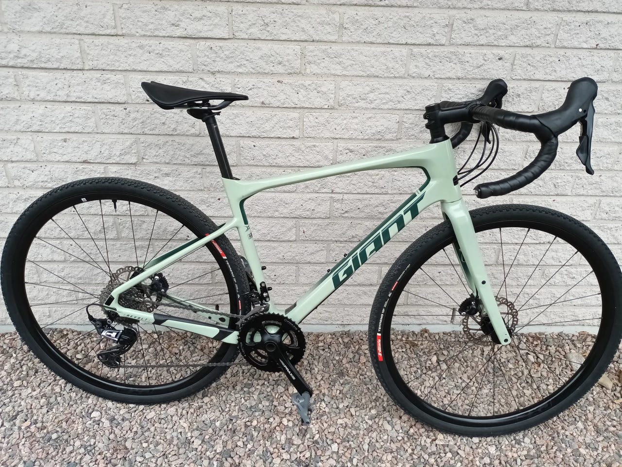 Giant Revolt advanced gravel