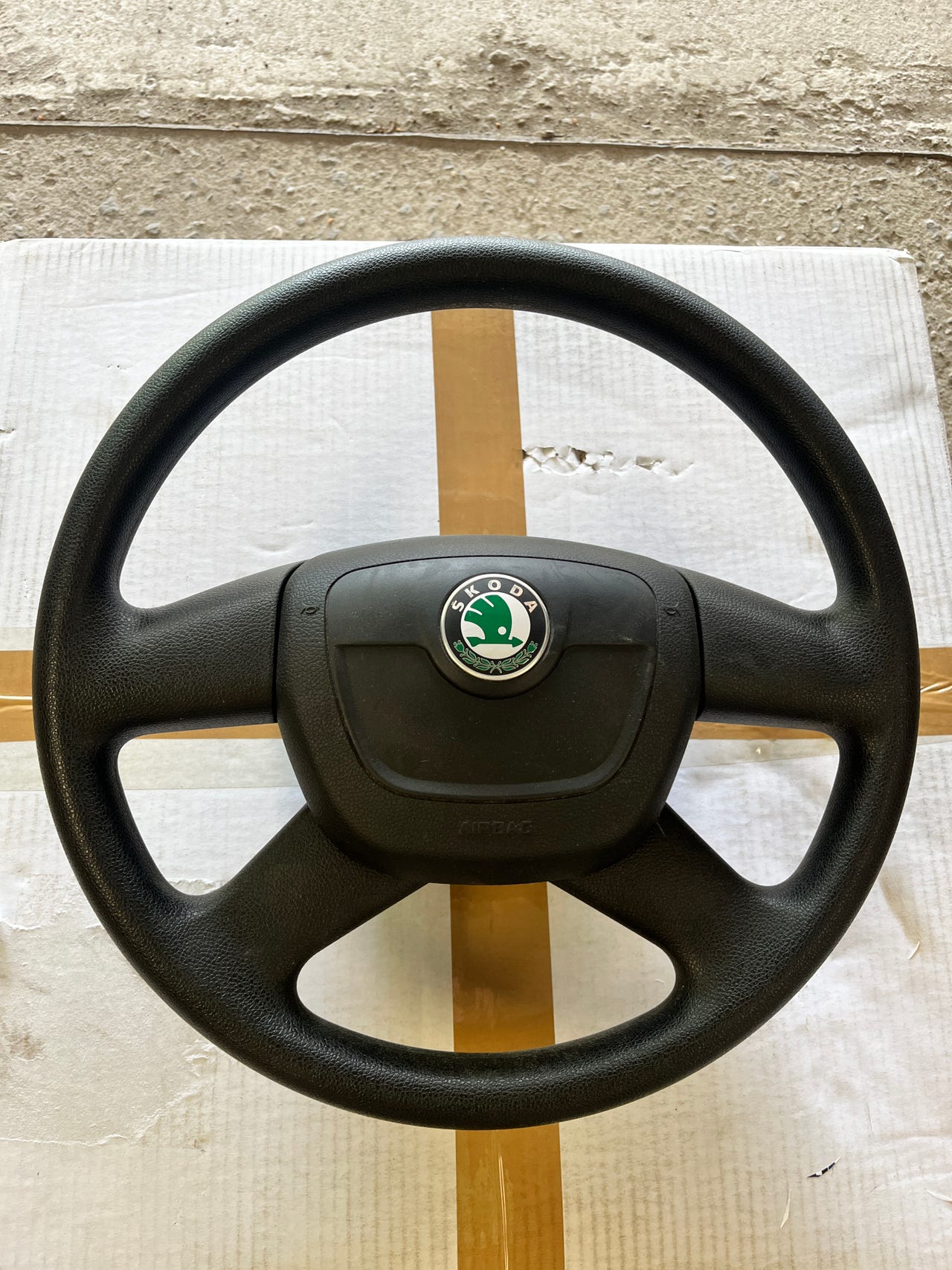 Skoda ohjauspyörä ja airbag
