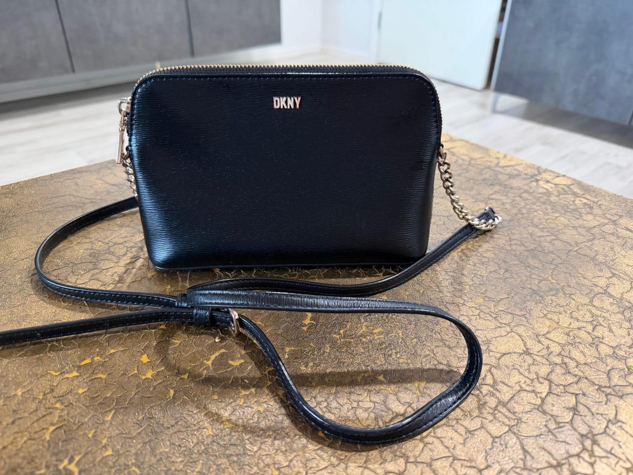 DKNY olkalaukku / crossbody