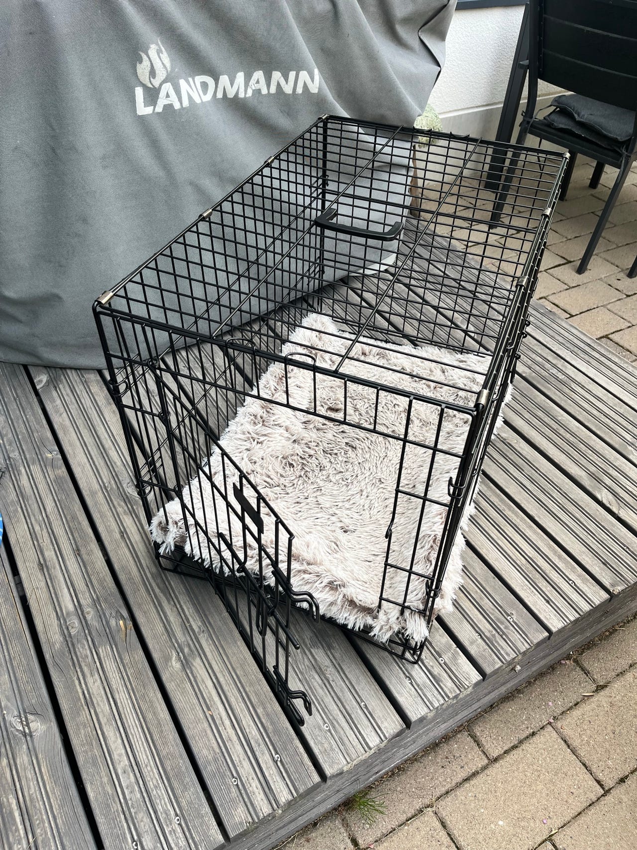 Metallinen koiranhäkki musta