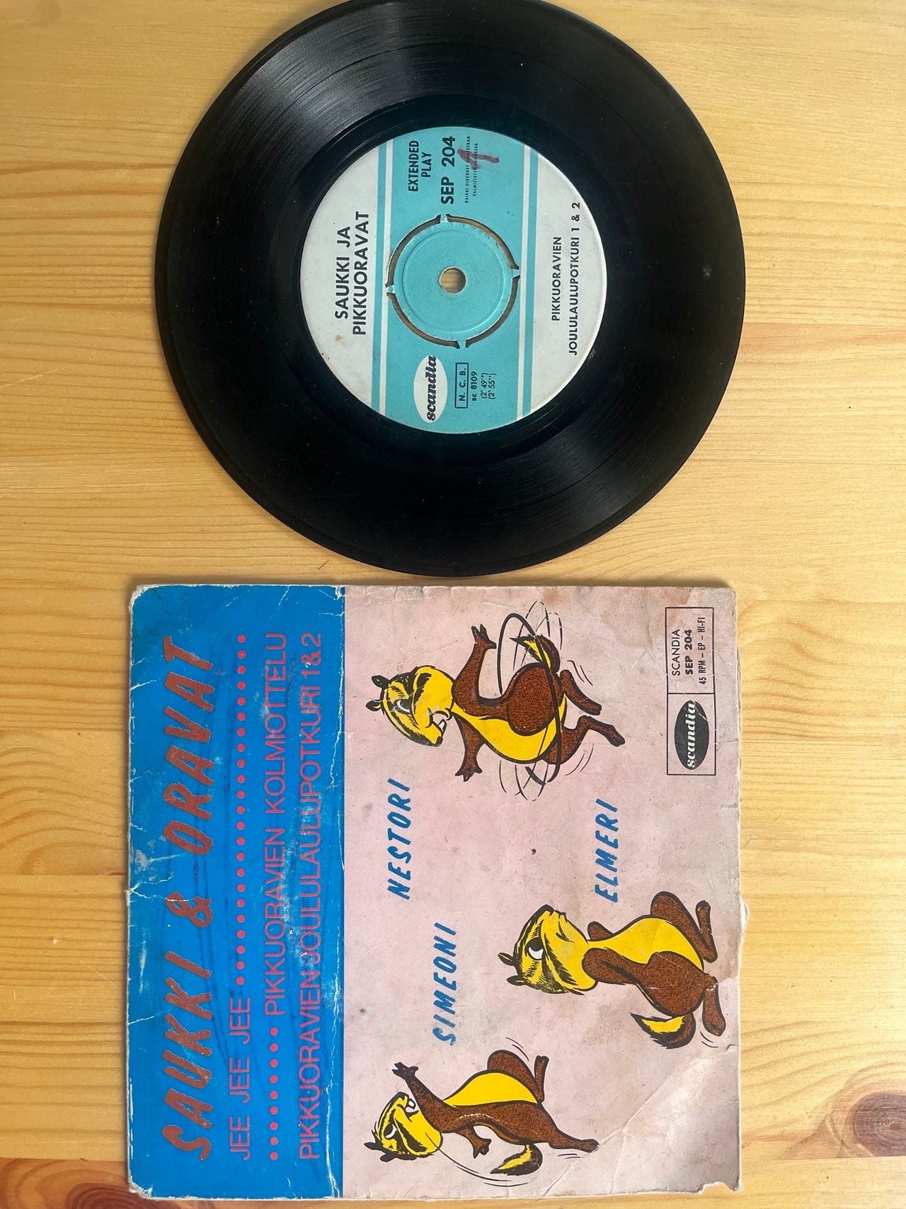 Saukki ja Pikkuoravat  7 vinyylisingle