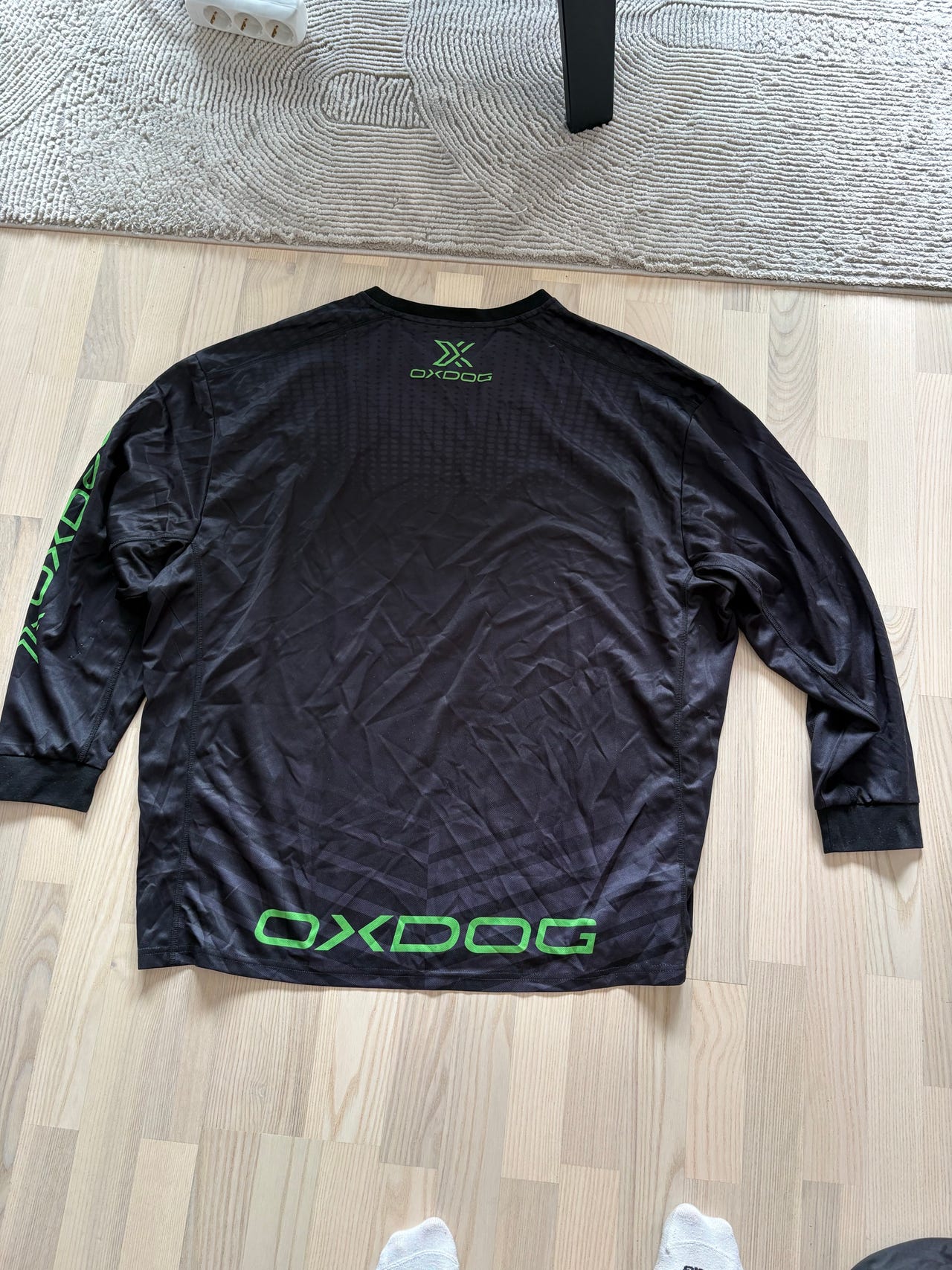 Oxdog maalivahdin paita musta vihreillä logoilla. Koko XXL