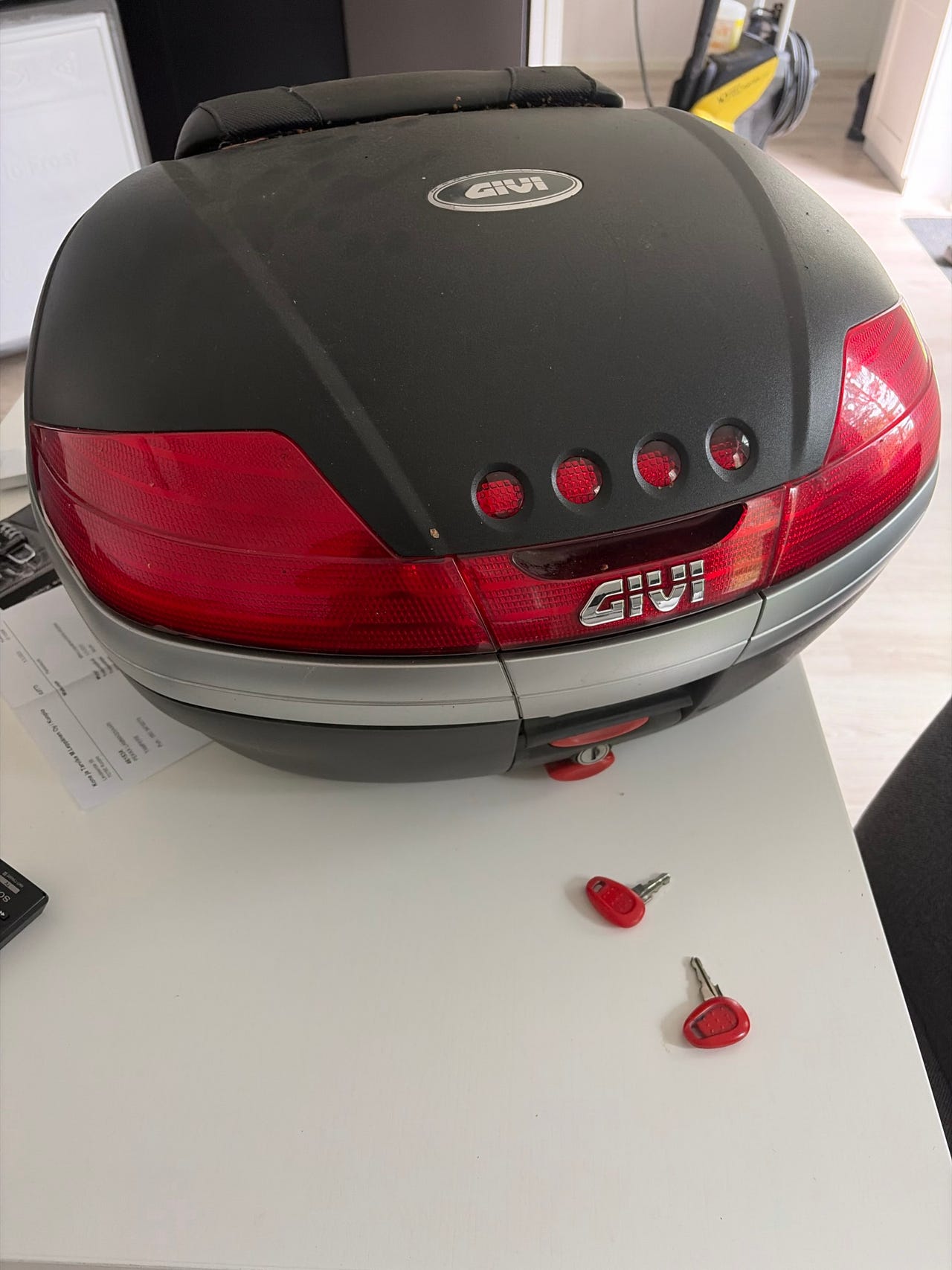 Givi V46 moottoripyörän takalaukku musta