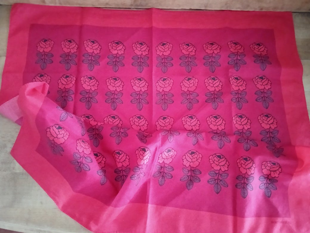 Marimekko vihkiruusu huivi