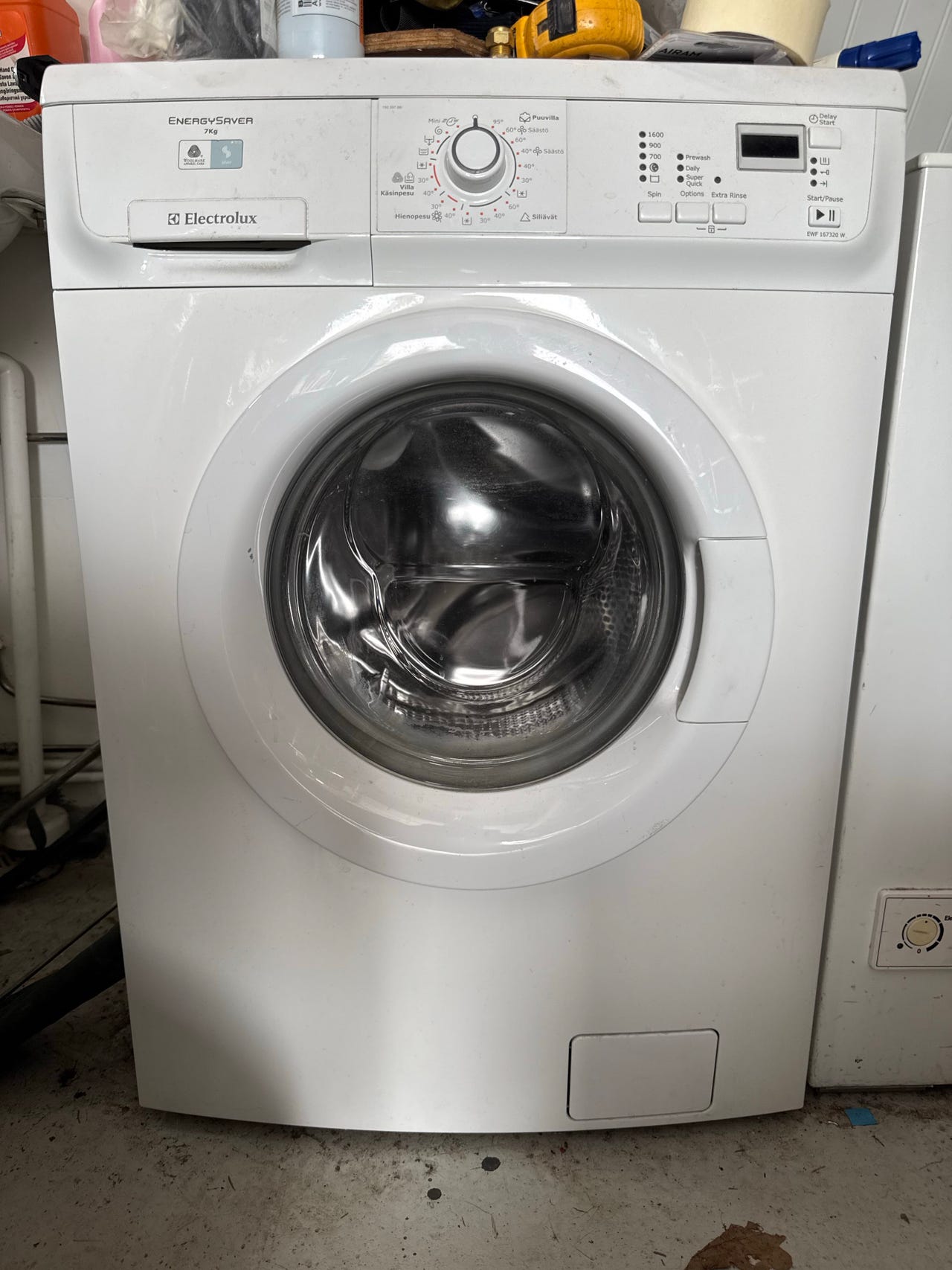 Electrolux edestä täytettävä pesukone valkoinen