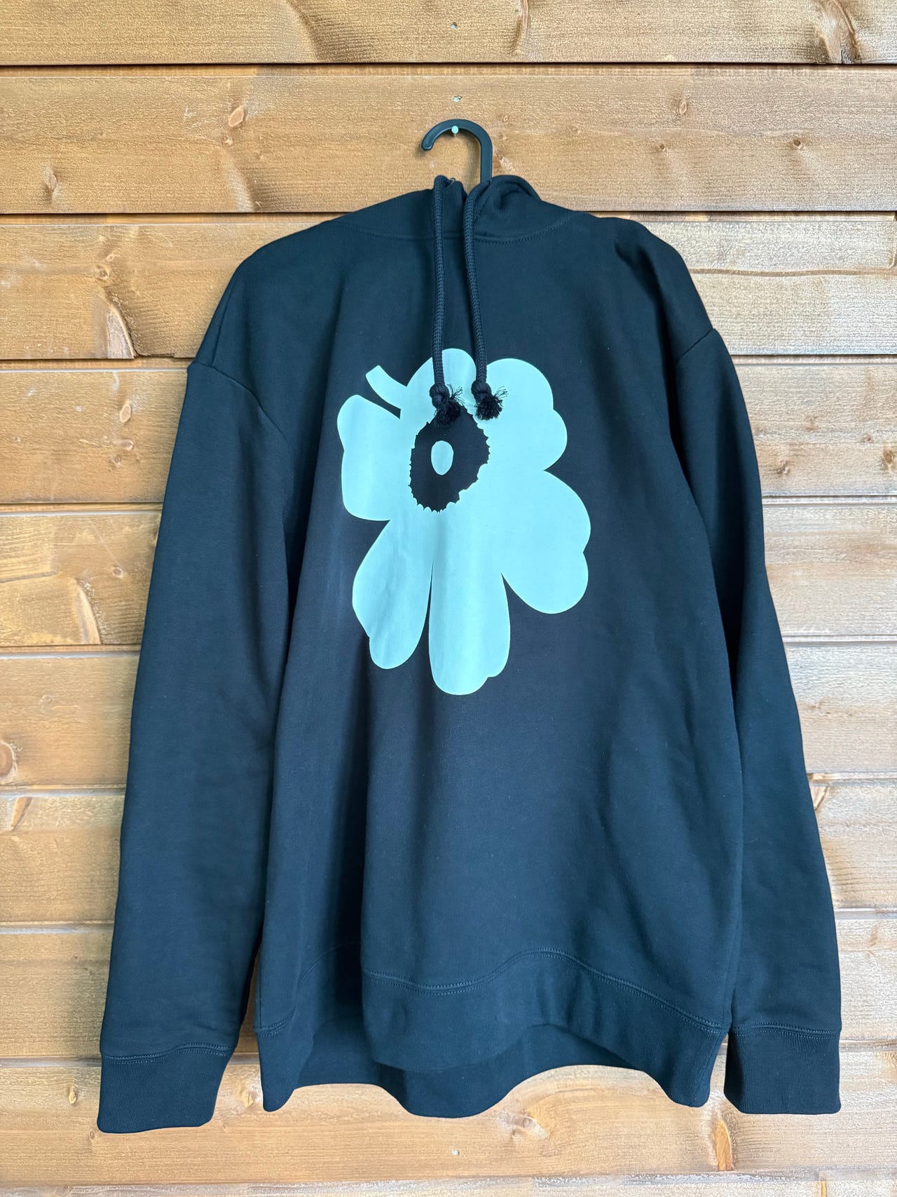 Marimekko Runoja Unikko Placement huppari M musta