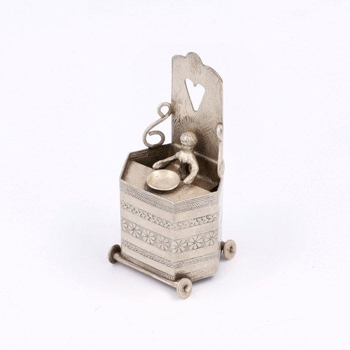 - J. Niekerk - Kakstoel - Miniatyyrihahmo - .835 hopea