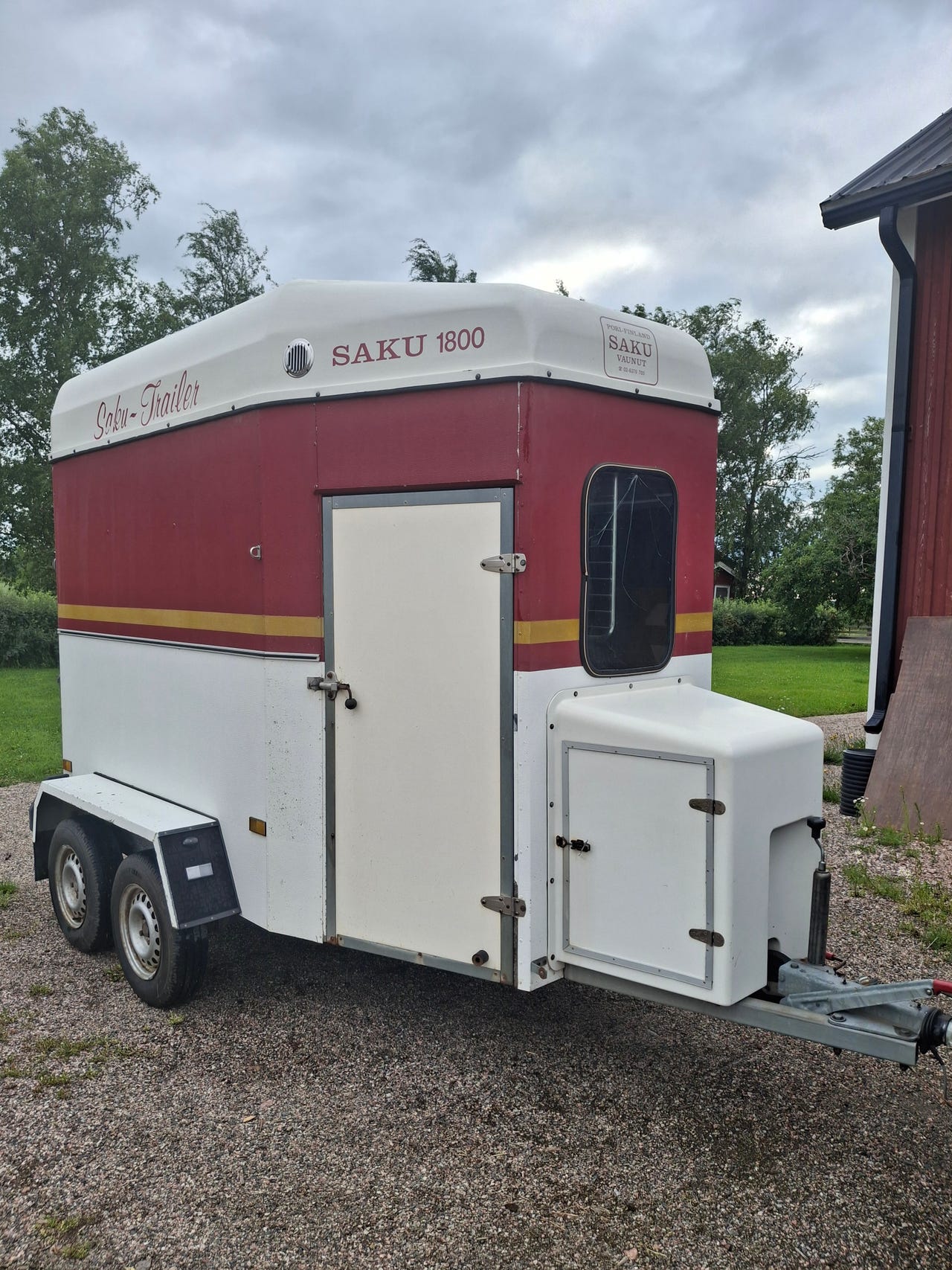 Saku 1800 hevostraileri