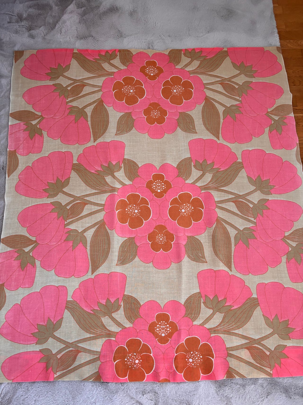 Kukkaverhot vintage 70-luvulta kauniit värit