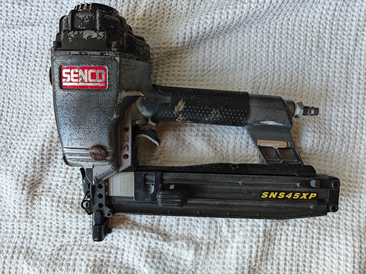 Senco SNS45XP-hakasnaulain ja 20000 kpl hakasia