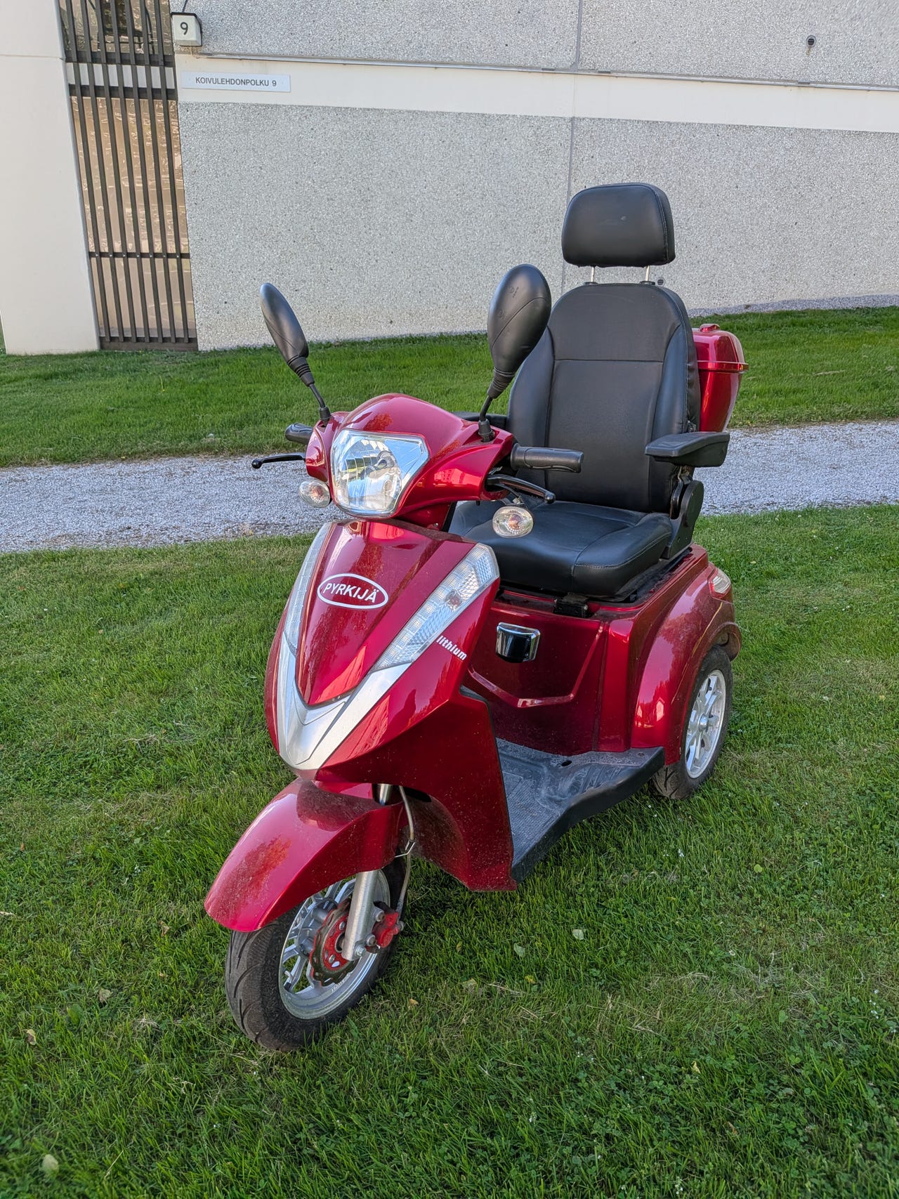 E400 Sähköskootteri